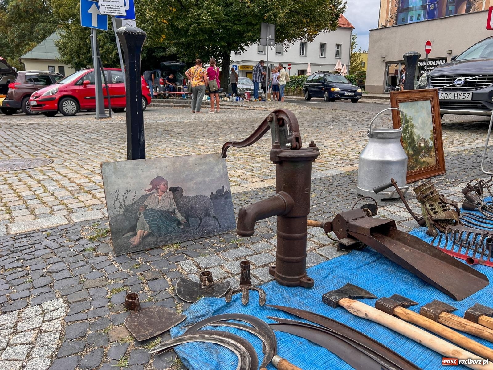 Zdjęcie w galerii na portalu naszraciborz.pl: Radyjko z Hong Kongu i inne ciekawostki z jarmarku staroci wiadomości z regionu