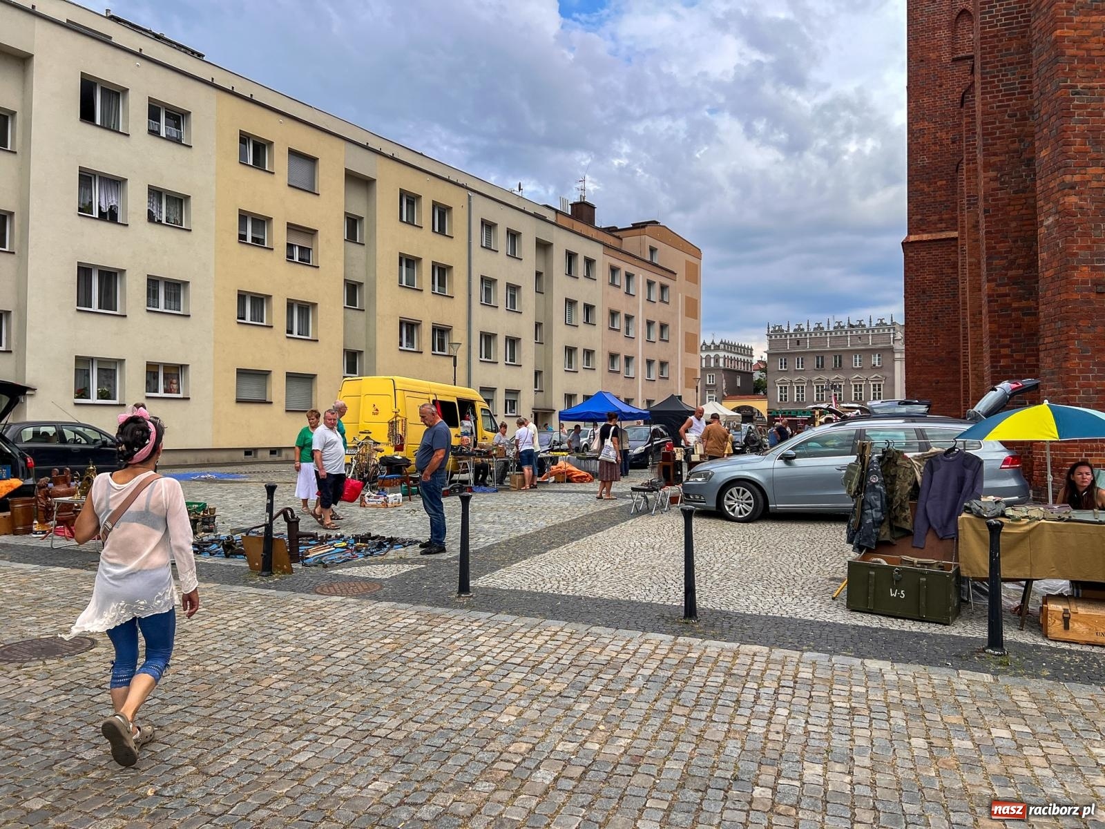 Zdjęcie w galerii na portalu naszraciborz.pl: Radyjko z Hong Kongu i inne ciekawostki z jarmarku staroci wiadomości z regionu