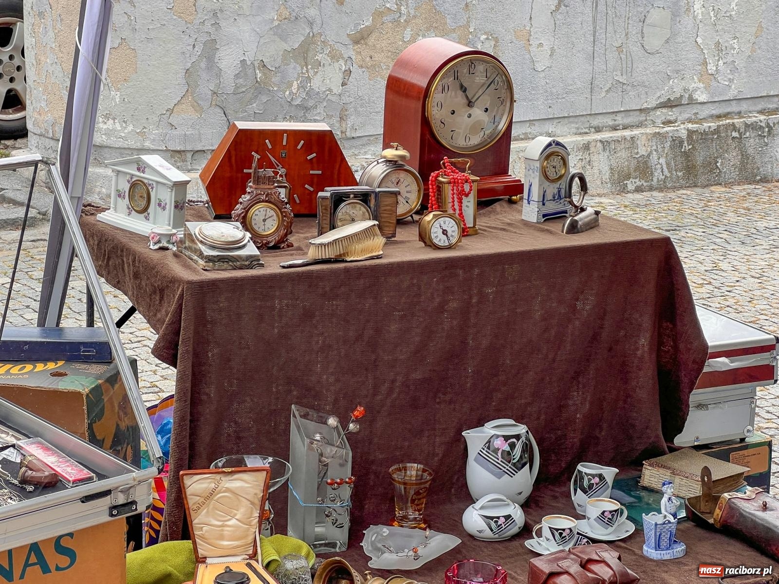 Zdjęcie w galerii na portalu naszraciborz.pl: Radyjko z Hong Kongu i inne ciekawostki z jarmarku staroci wiadomości z regionu