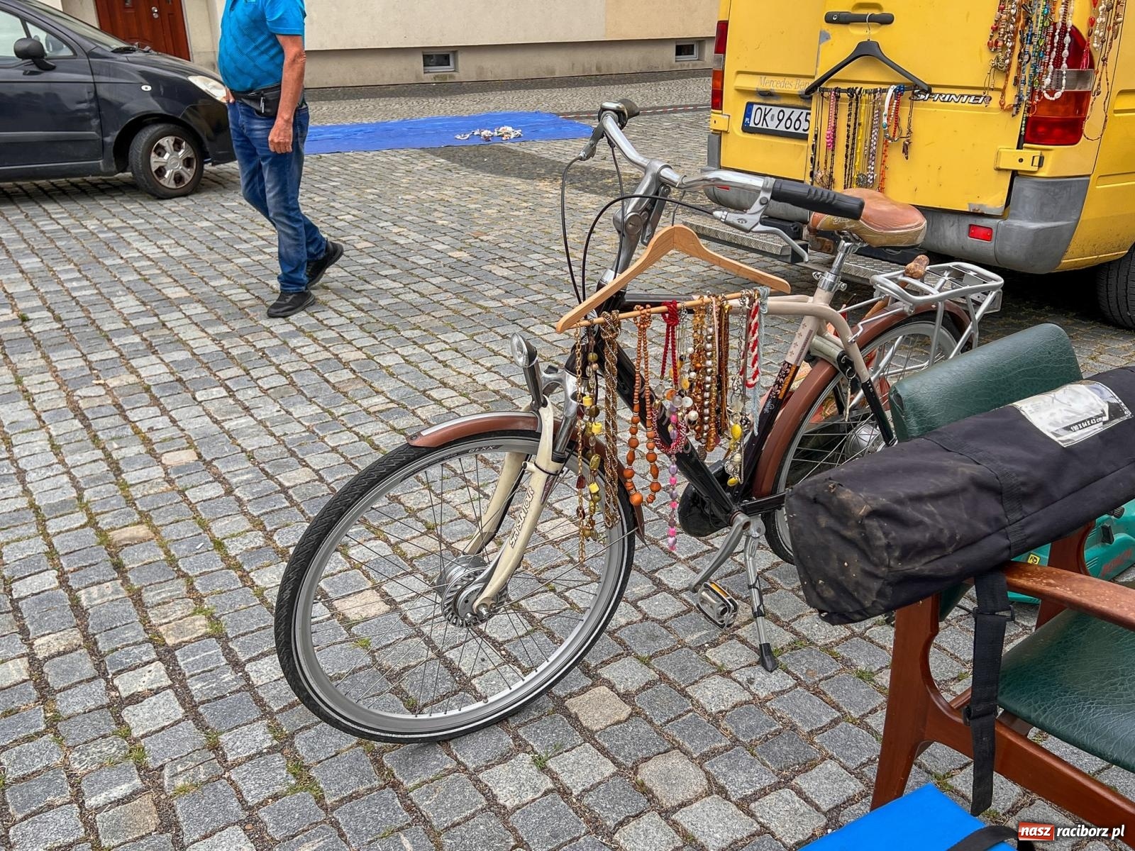 Zdjęcie w galerii na portalu naszraciborz.pl: Radyjko z Hong Kongu i inne ciekawostki z jarmarku staroci wiadomości z regionu