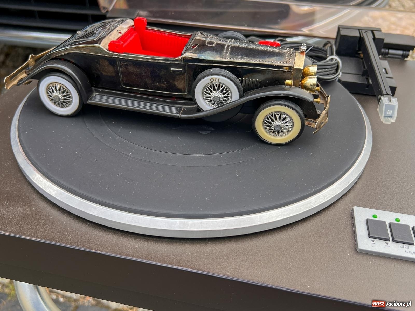 Zdjęcie w galerii na portalu naszraciborz.pl: Radyjko z Hong Kongu i inne ciekawostki z jarmarku staroci wiadomości z regionu