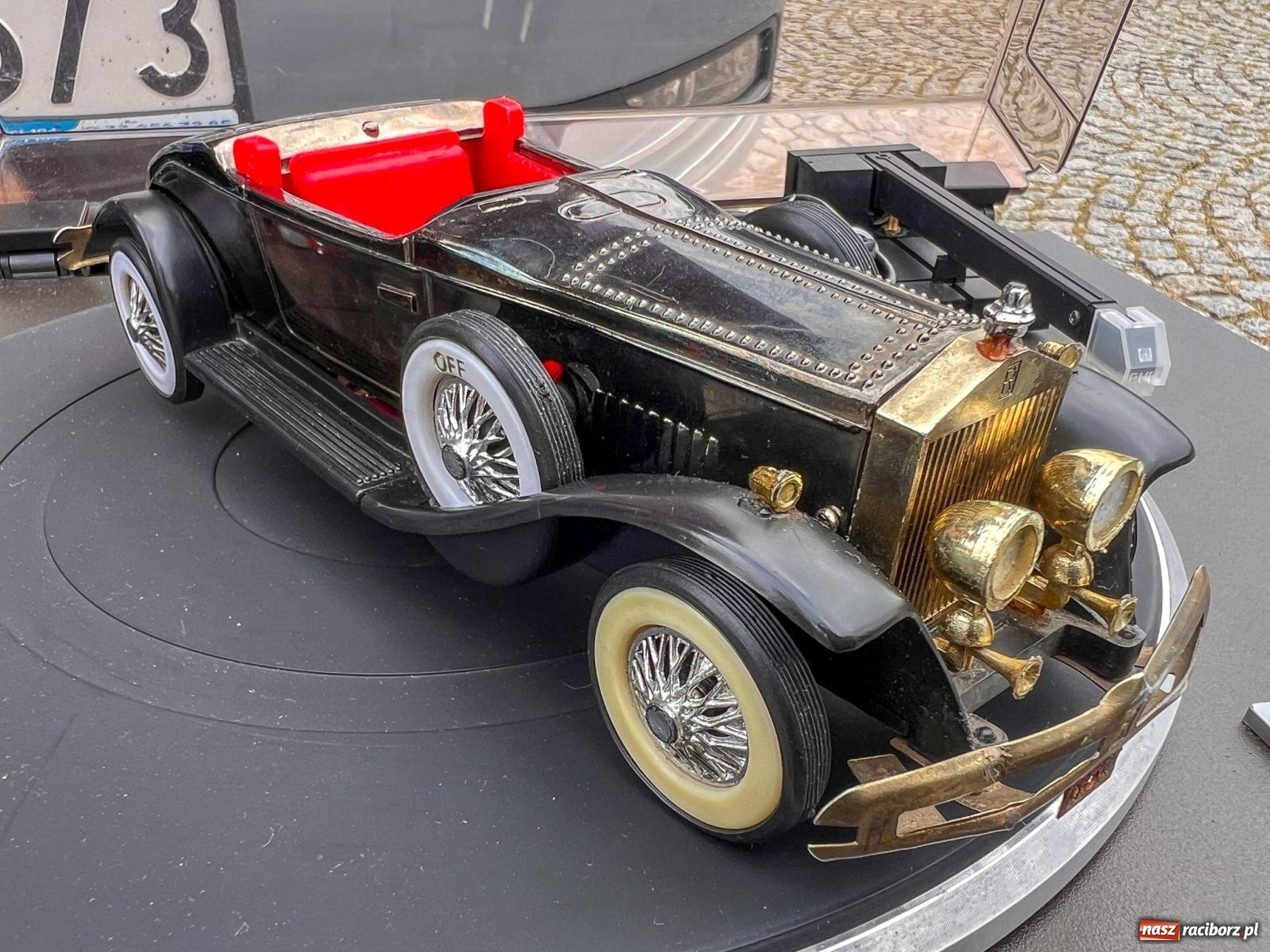 Zdjęcie w galerii na portalu naszraciborz.pl: Radyjko z Hong Kongu i inne ciekawostki z jarmarku staroci wiadomości z regionu