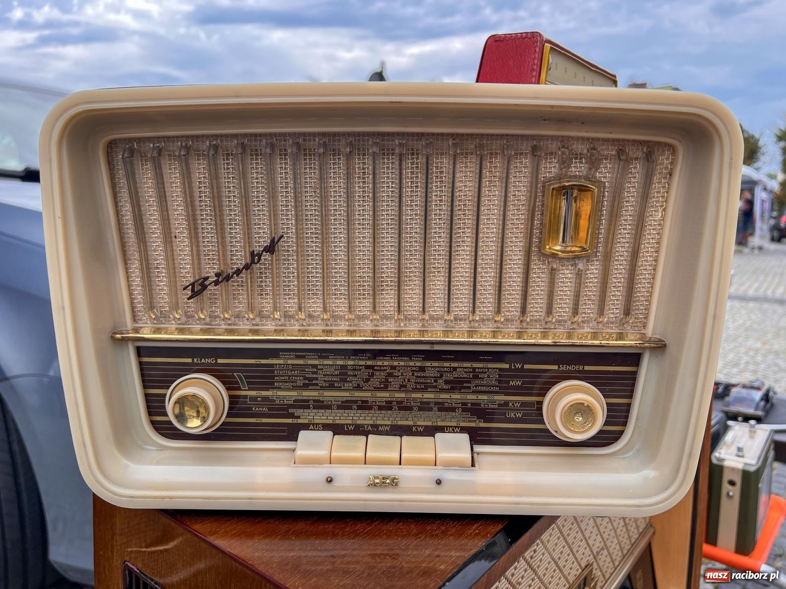 Zdjęcie w galerii na portalu naszraciborz.pl: Radyjko z Hong Kongu i inne ciekawostki z jarmarku staroci wiadomości z regionu