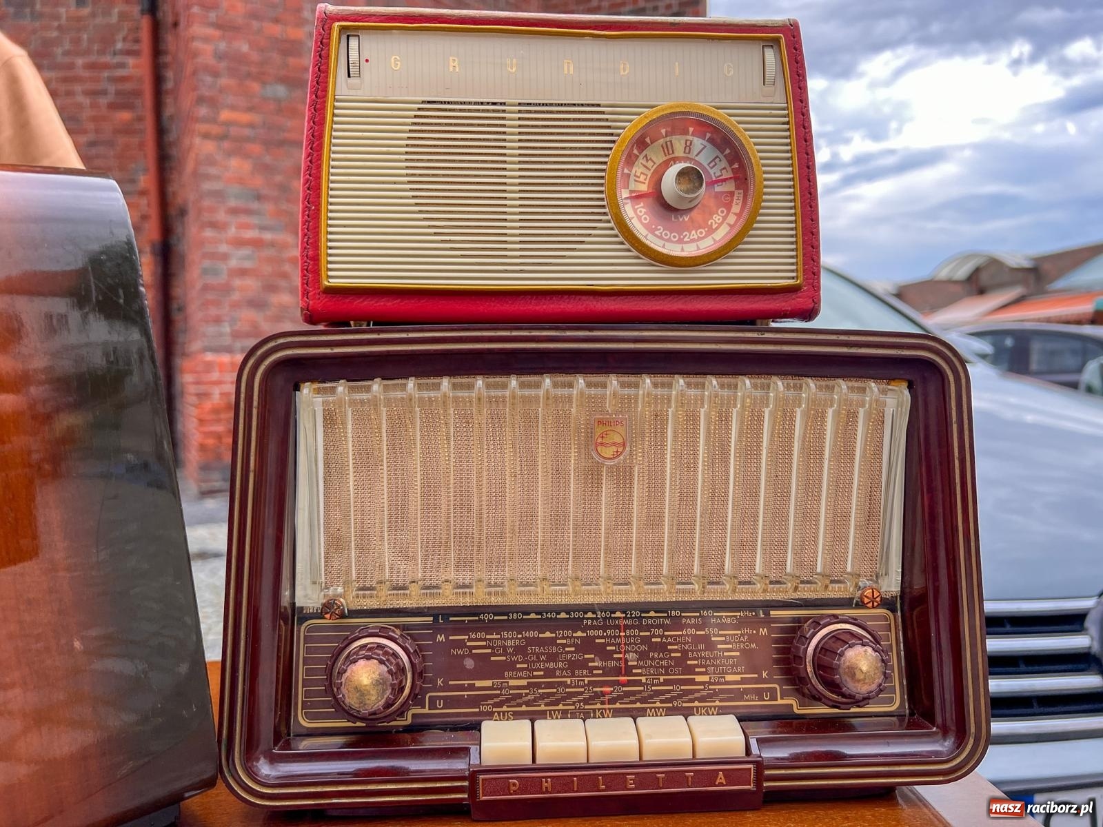 Zdjęcie w galerii na portalu naszraciborz.pl: Radyjko z Hong Kongu i inne ciekawostki z jarmarku staroci wiadomości z regionu