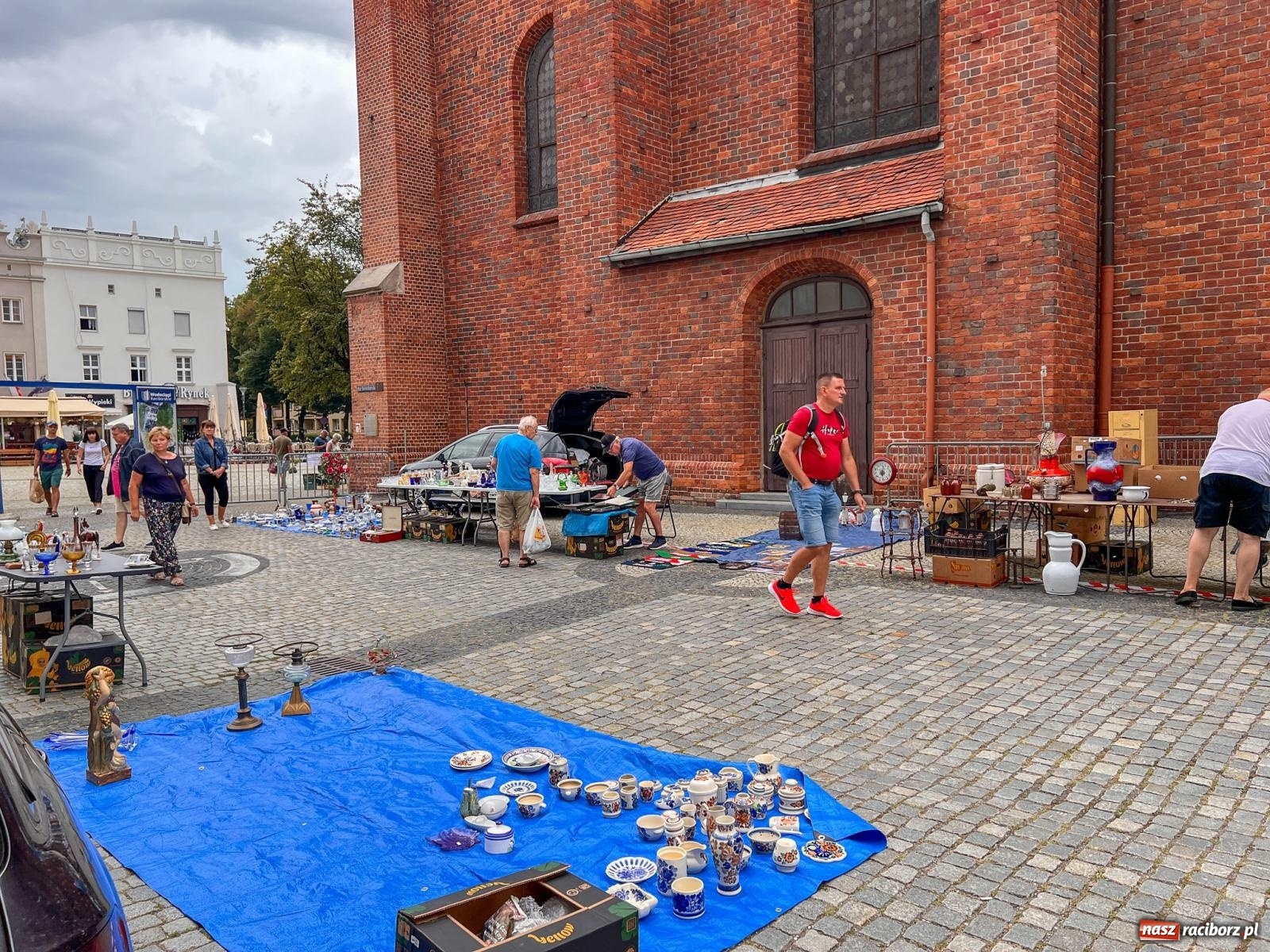 Zdjęcie w galerii na portalu naszraciborz.pl: Radyjko z Hong Kongu i inne ciekawostki z jarmarku staroci wiadomości z regionu