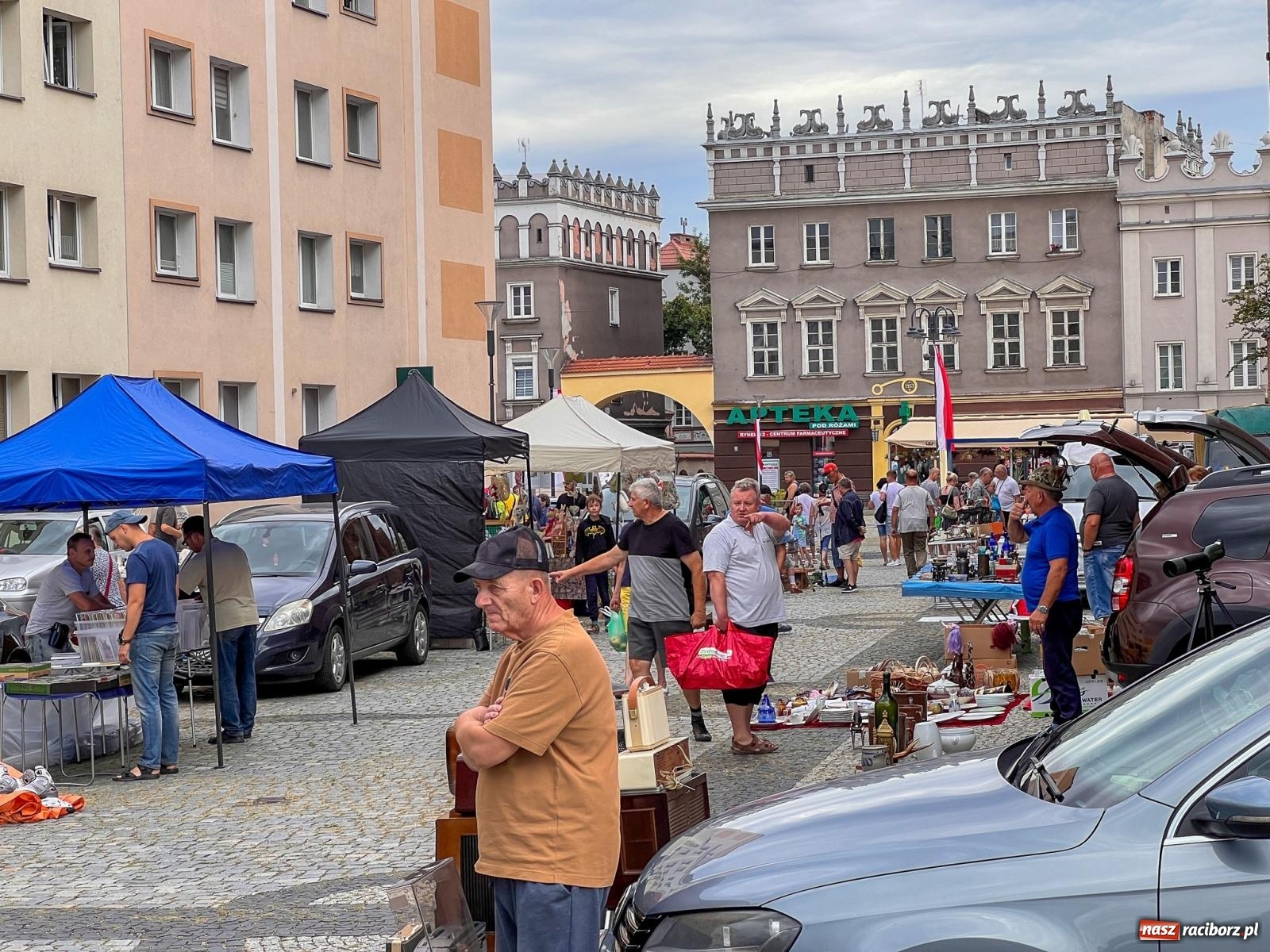 Zdjęcie w galerii na portalu naszraciborz.pl: Radyjko z Hong Kongu i inne ciekawostki z jarmarku staroci wiadomości z regionu