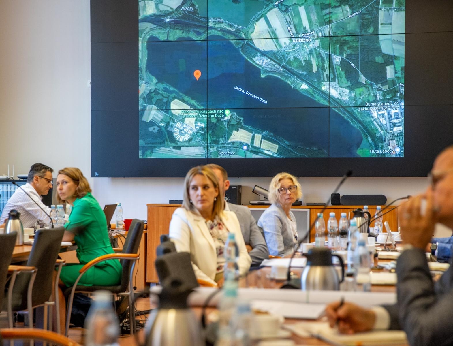 Zdjęcie w galerii na portalu naszraciborz.pl: Złota alga zagraża Odrze i śląskim zbiornikom. Wojewoda zwołał sztab, naukowcy raportują sukces wiadomości z regionu