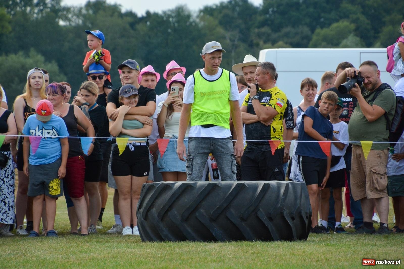 Zdjęcie w galerii na portalu naszraciborz.pl: Bamberparty 2024. Zawody farmerów strongmanów w Grzegorzowicach wiadomości z regionu