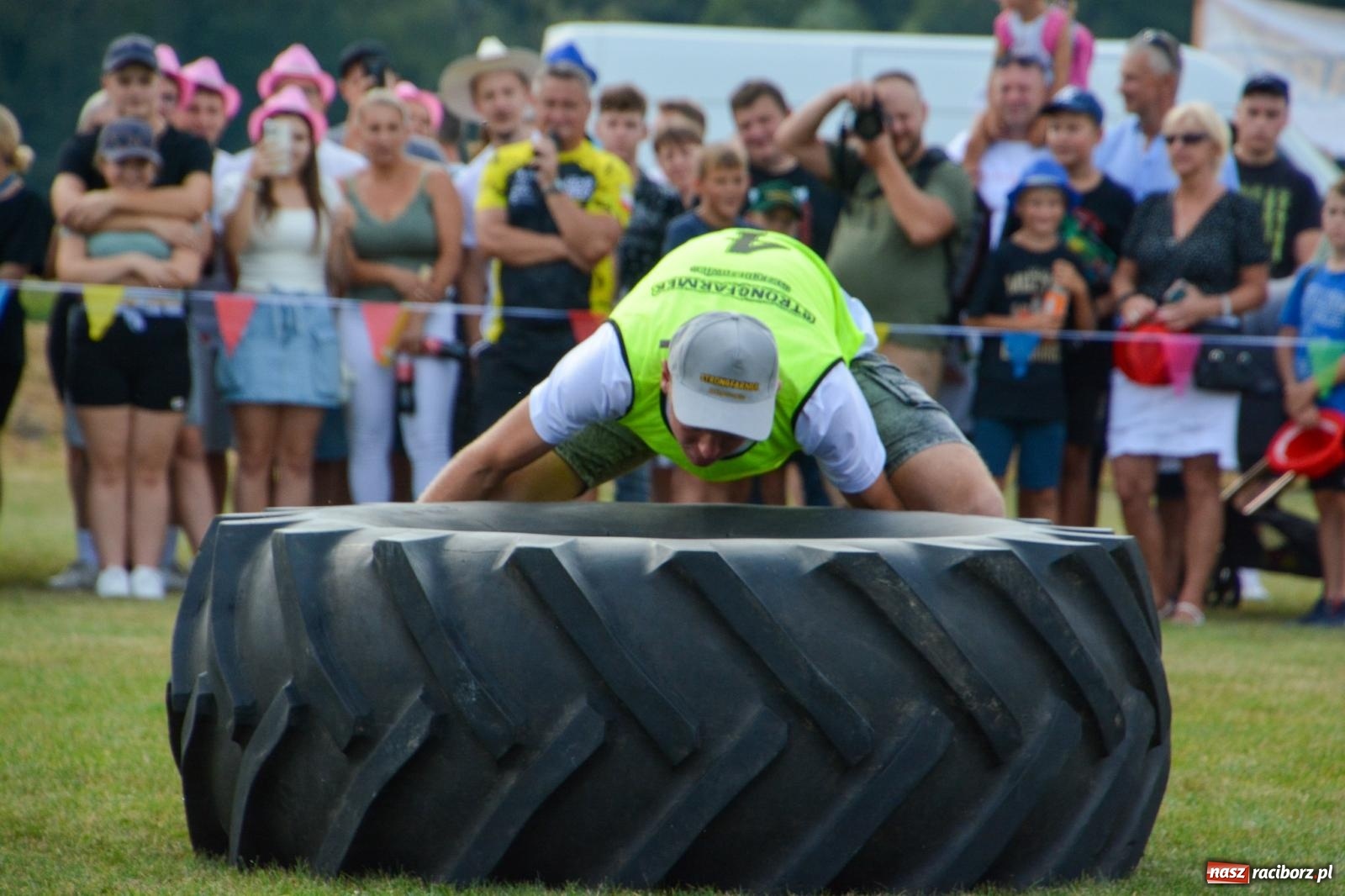 Zdjęcie w galerii na portalu naszraciborz.pl: Bamberparty 2024. Zawody farmerów strongmanów w Grzegorzowicach wiadomości z regionu