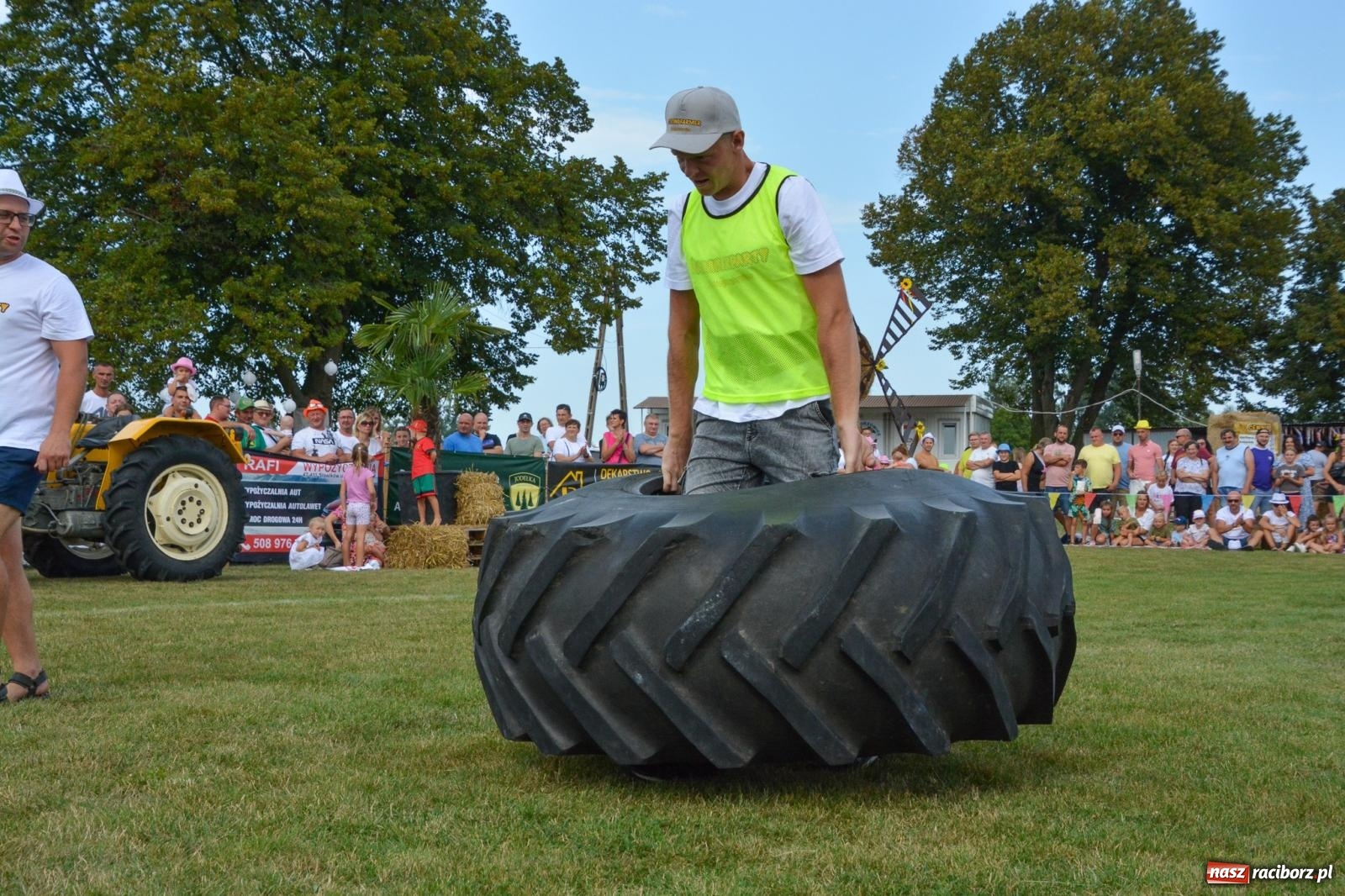 Zdjęcie w galerii na portalu naszraciborz.pl: Bamberparty 2024. Zawody farmerów strongmanów w Grzegorzowicach wiadomości z regionu