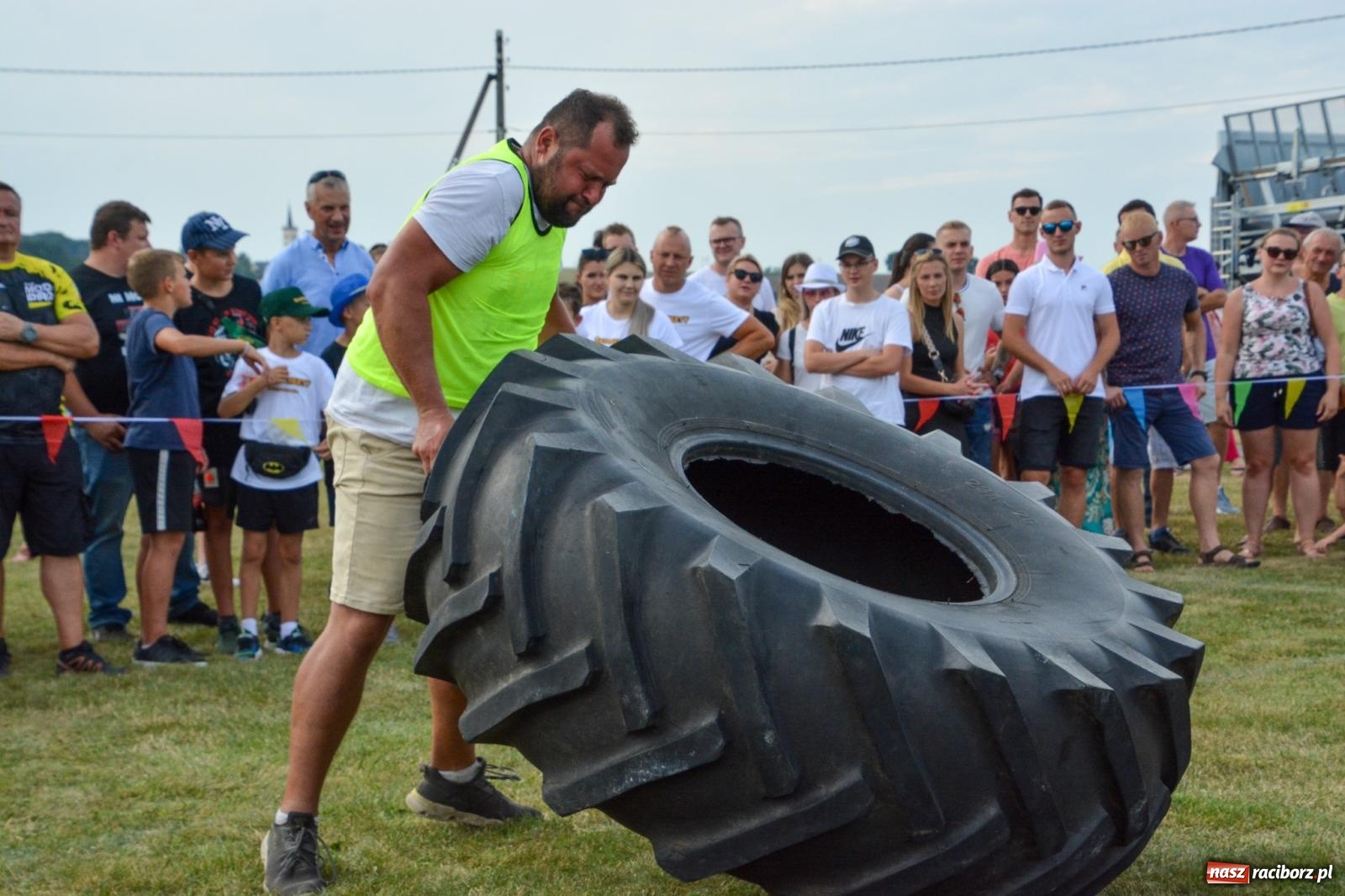 Zdjęcie w galerii na portalu naszraciborz.pl: Bamberparty 2024. Zawody farmerów strongmanów w Grzegorzowicach wiadomości z regionu