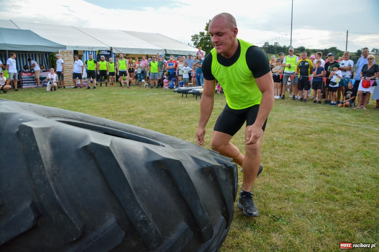 Zdjęcie w galerii na portalu naszraciborz.pl: Bamberparty 2024. Zawody farmerów strongmanów w Grzegorzowicach wiadomości z regionu