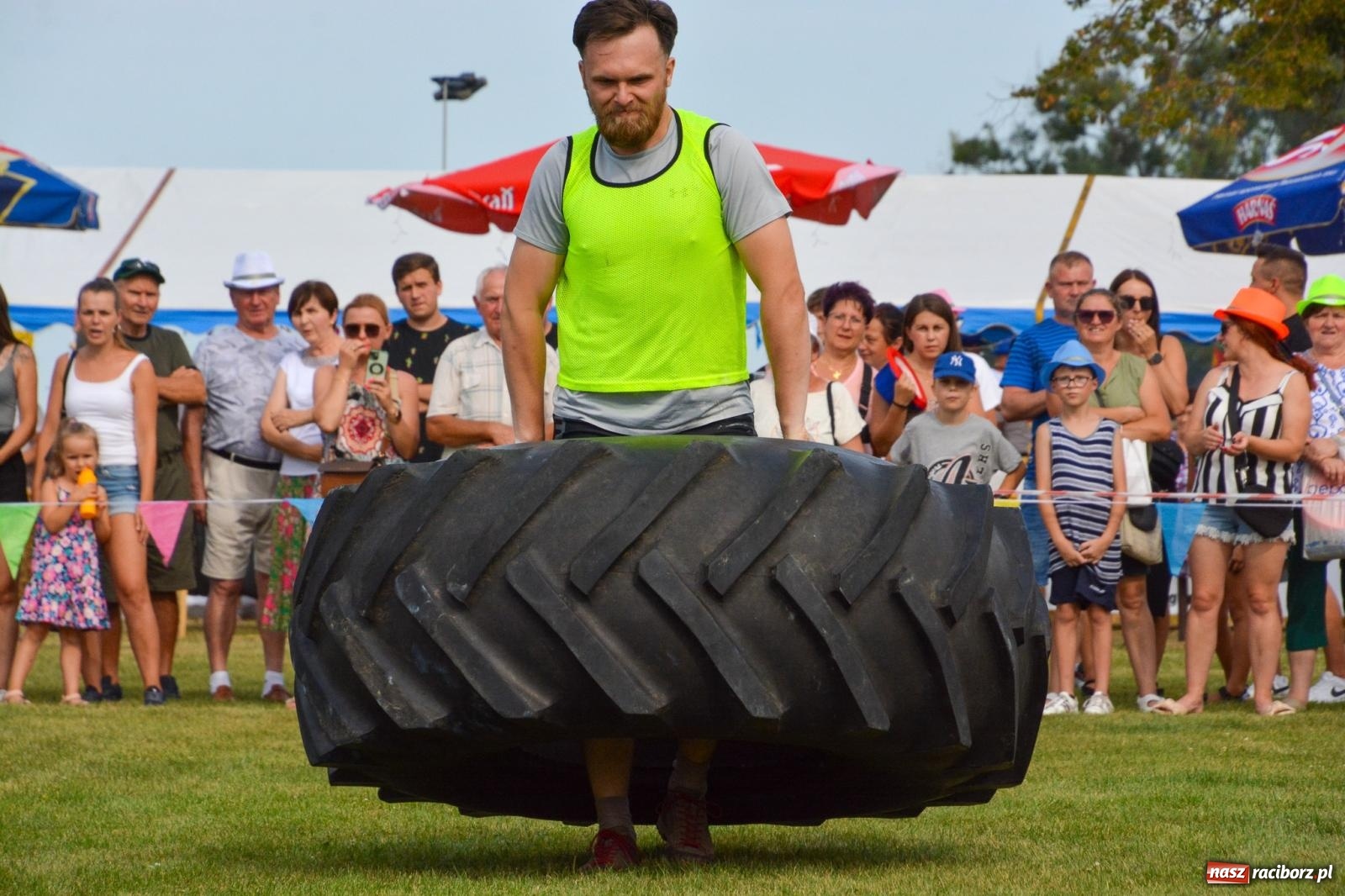 Zdjęcie w galerii na portalu naszraciborz.pl: Bamberparty 2024. Zawody farmerów strongmanów w Grzegorzowicach wiadomości z regionu