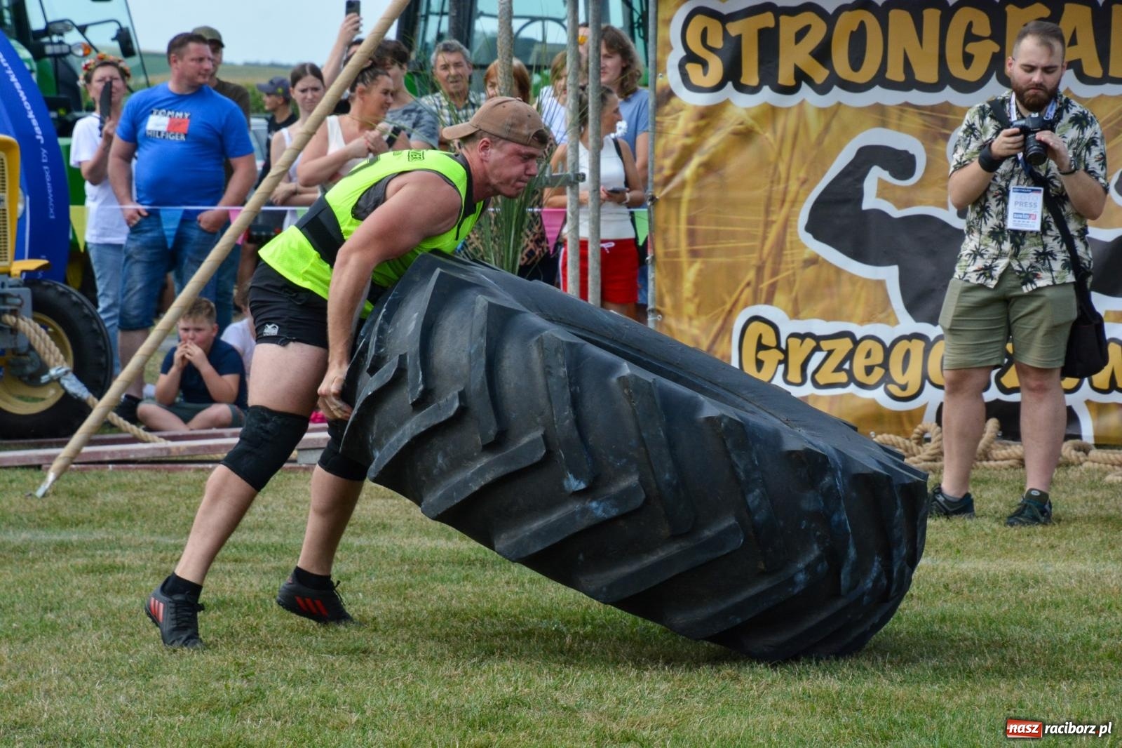 Zdjęcie w galerii na portalu naszraciborz.pl: Bamberparty 2024. Zawody farmerów strongmanów w Grzegorzowicach wiadomości z regionu