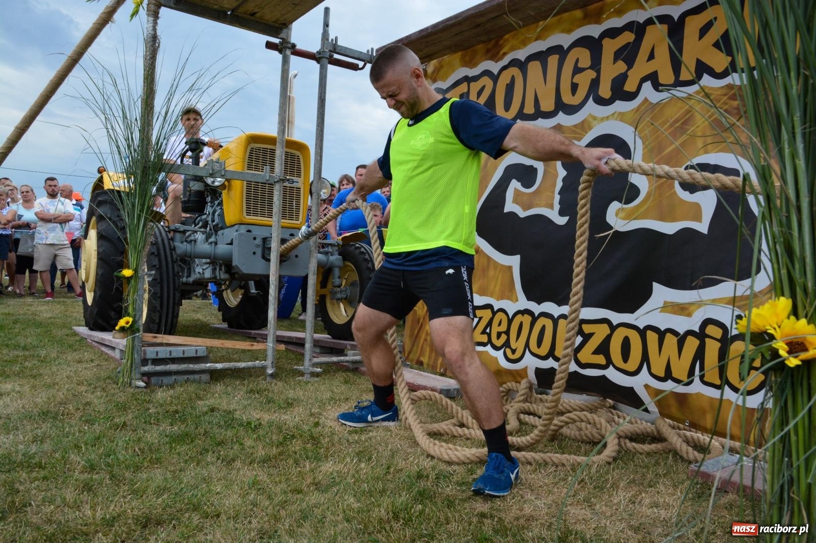 Zdjęcie w galerii na portalu naszraciborz.pl: Bamberparty 2024. Zawody farmerów strongmanów w Grzegorzowicach wiadomości z regionu