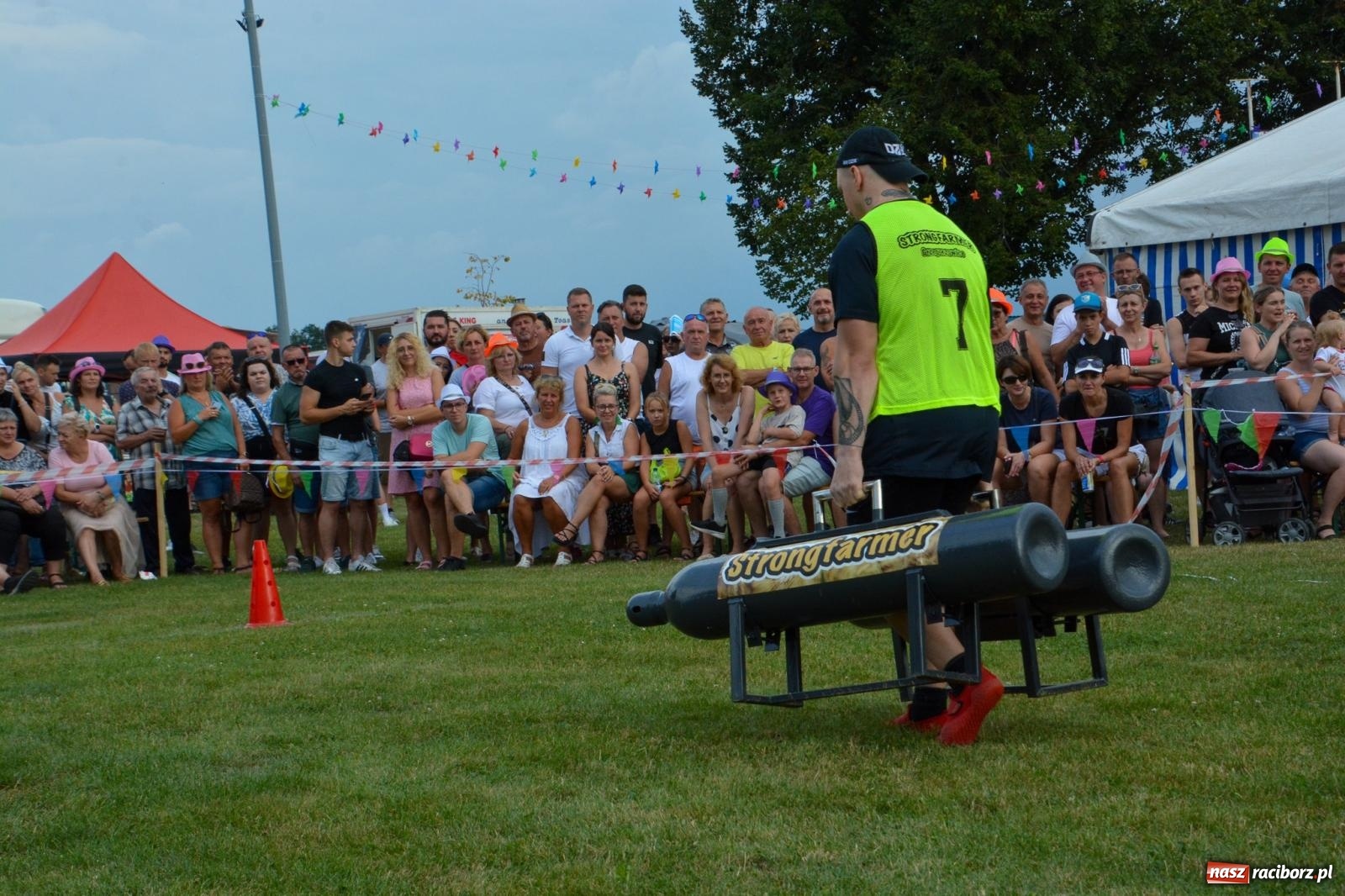 Zdjęcie w galerii na portalu naszraciborz.pl: Bamberparty 2024. Zawody farmerów strongmanów w Grzegorzowicach wiadomości z regionu