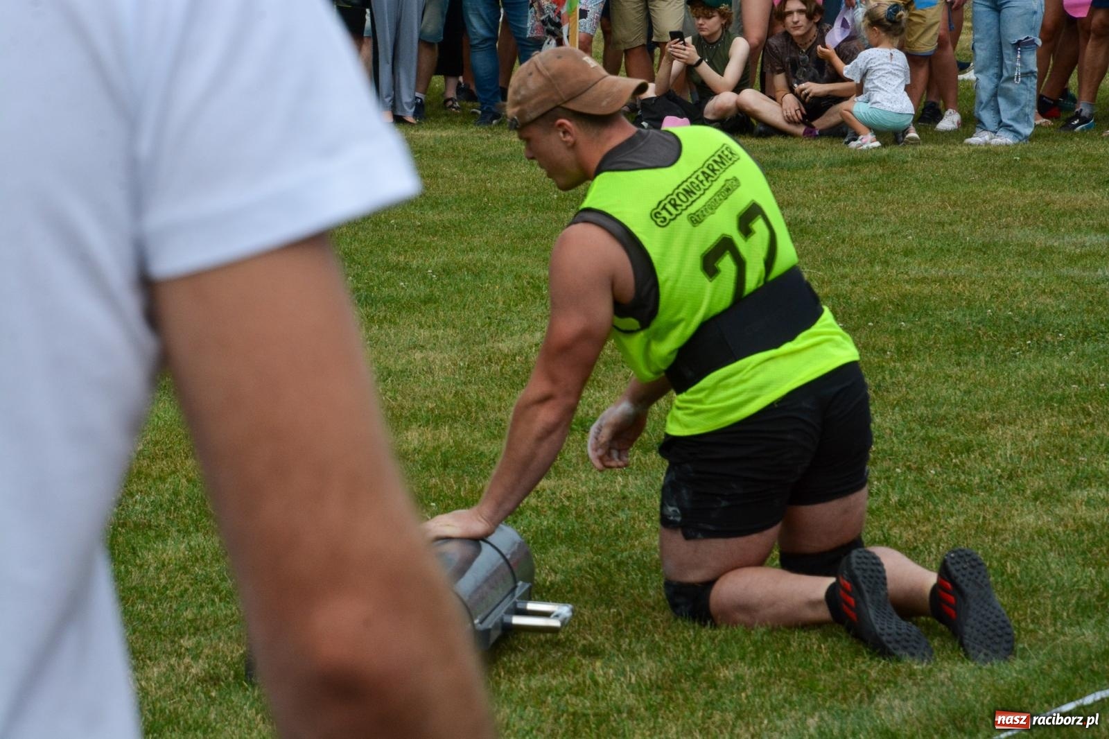 Zdjęcie w galerii na portalu naszraciborz.pl: Bamberparty 2024. Zawody farmerów strongmanów w Grzegorzowicach wiadomości z regionu