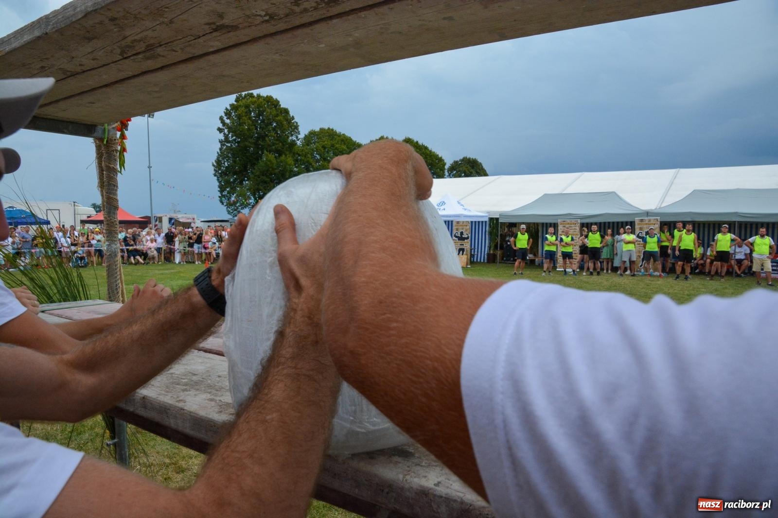 Zdjęcie w galerii na portalu naszraciborz.pl: Bamberparty 2024. Zawody farmerów strongmanów w Grzegorzowicach wiadomości z regionu