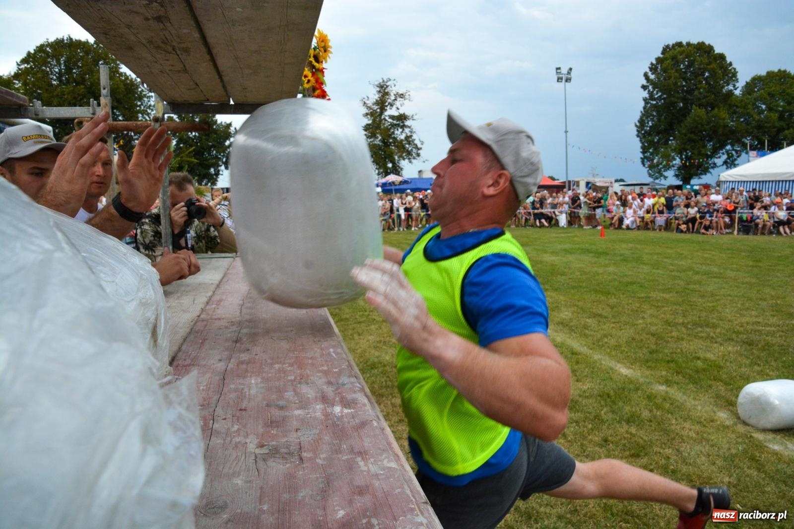 Zdjęcie w galerii na portalu naszraciborz.pl: Bamberparty 2024. Zawody farmerów strongmanów w Grzegorzowicach wiadomości z regionu