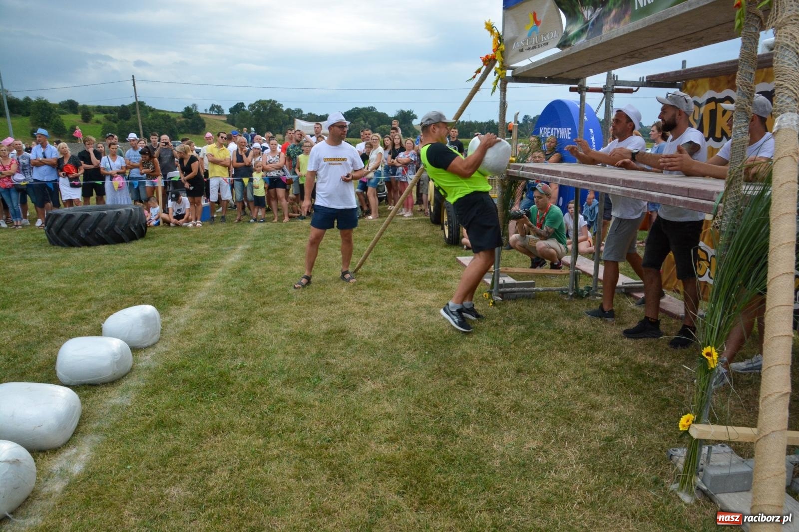 Zdjęcie w galerii na portalu naszraciborz.pl: Bamberparty 2024. Zawody farmerów strongmanów w Grzegorzowicach wiadomości z regionu