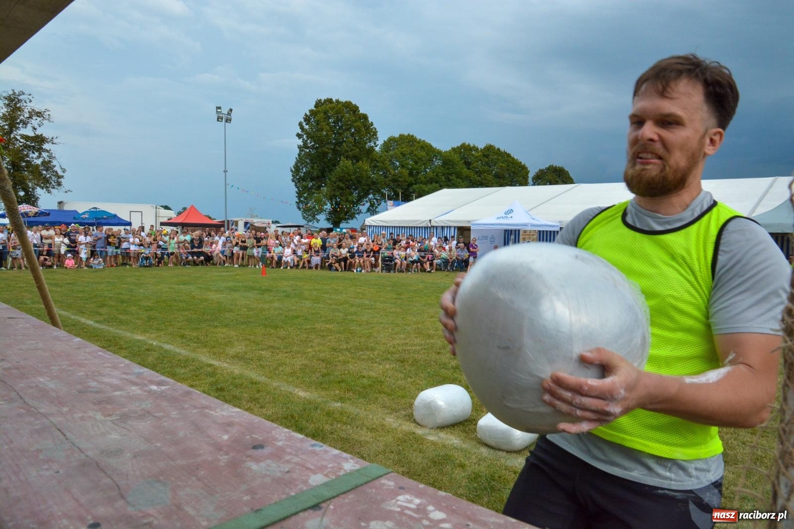 Zdjęcie w galerii na portalu naszraciborz.pl: Bamberparty 2024. Zawody farmerów strongmanów w Grzegorzowicach wiadomości z regionu