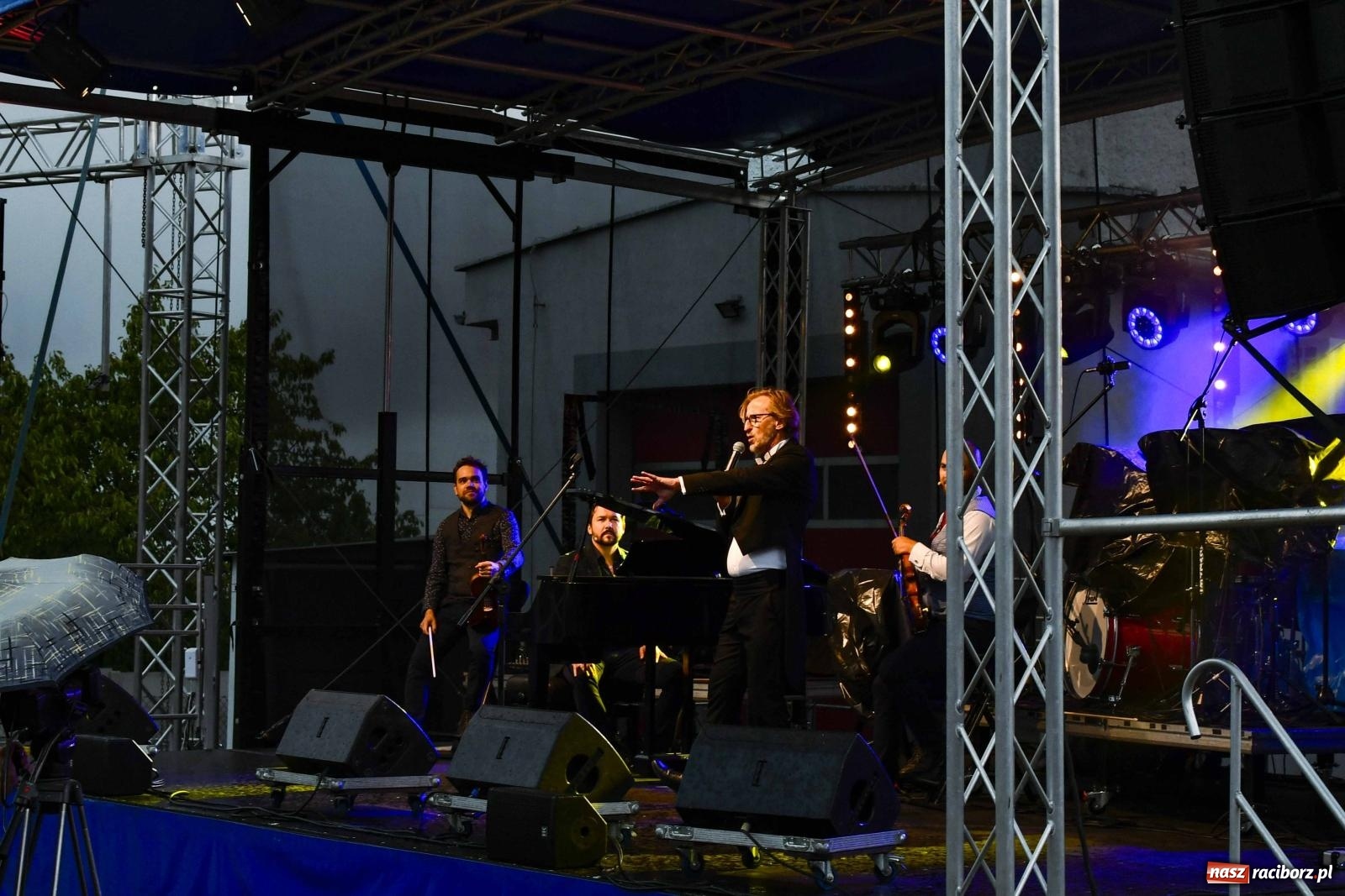 Zdjęcie w galerii na portalu naszraciborz.pl: Poloczek, Frele i The ThreeX. Festyn w Brzeziu wiadomości z regionu