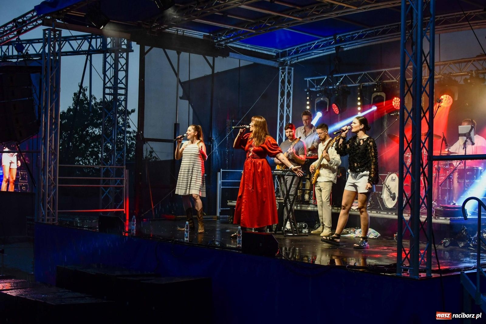 Zdjęcie w galerii na portalu naszraciborz.pl: Poloczek, Frele i The ThreeX. Festyn w Brzeziu wiadomości z regionu
