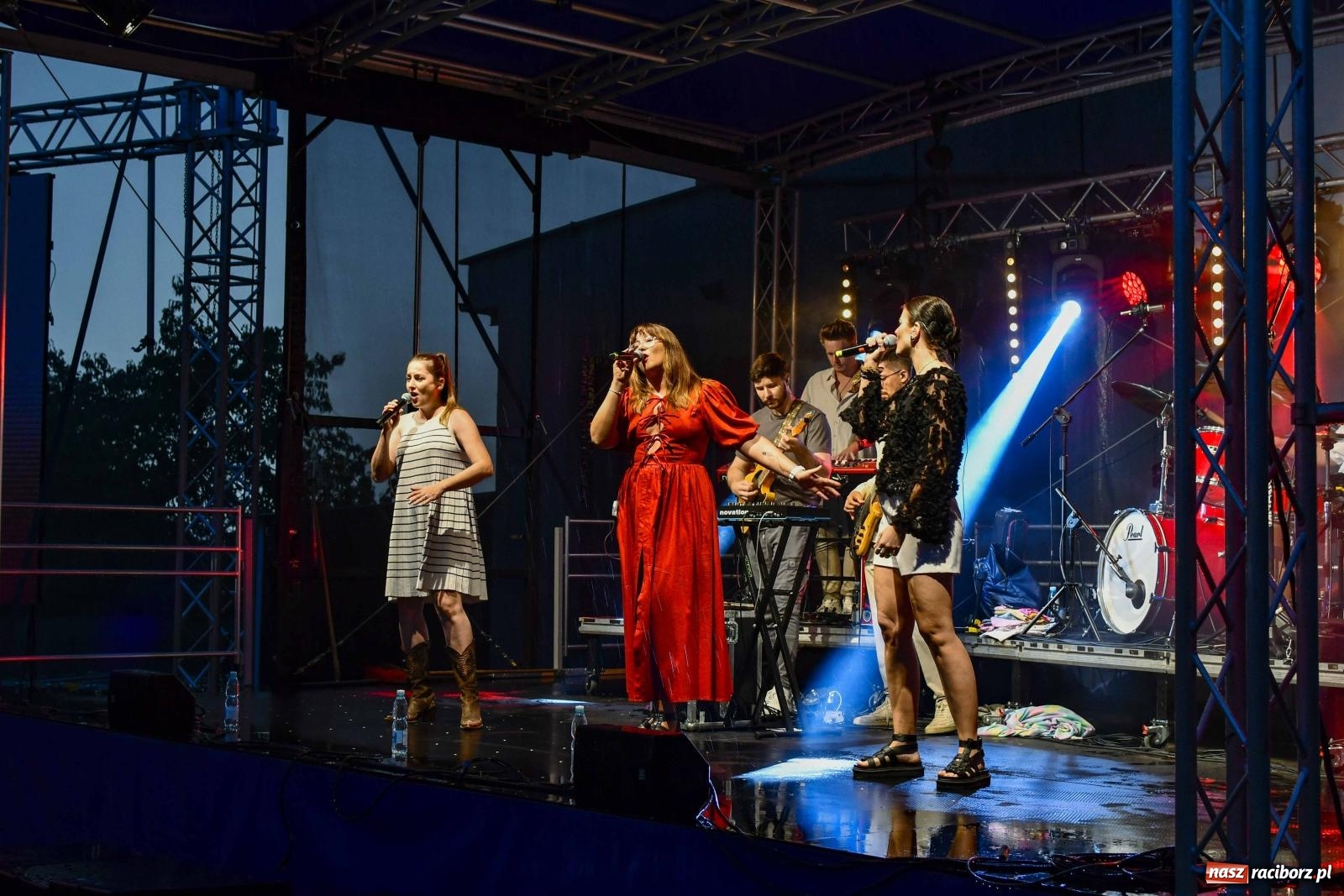 Zdjęcie w galerii na portalu naszraciborz.pl: Poloczek, Frele i The ThreeX. Festyn w Brzeziu wiadomości z regionu