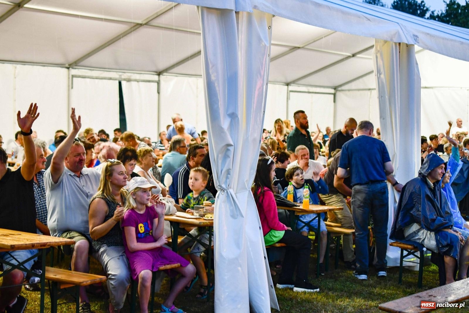 Zdjęcie w galerii na portalu naszraciborz.pl: Poloczek, Frele i The ThreeX. Festyn w Brzeziu wiadomości z regionu