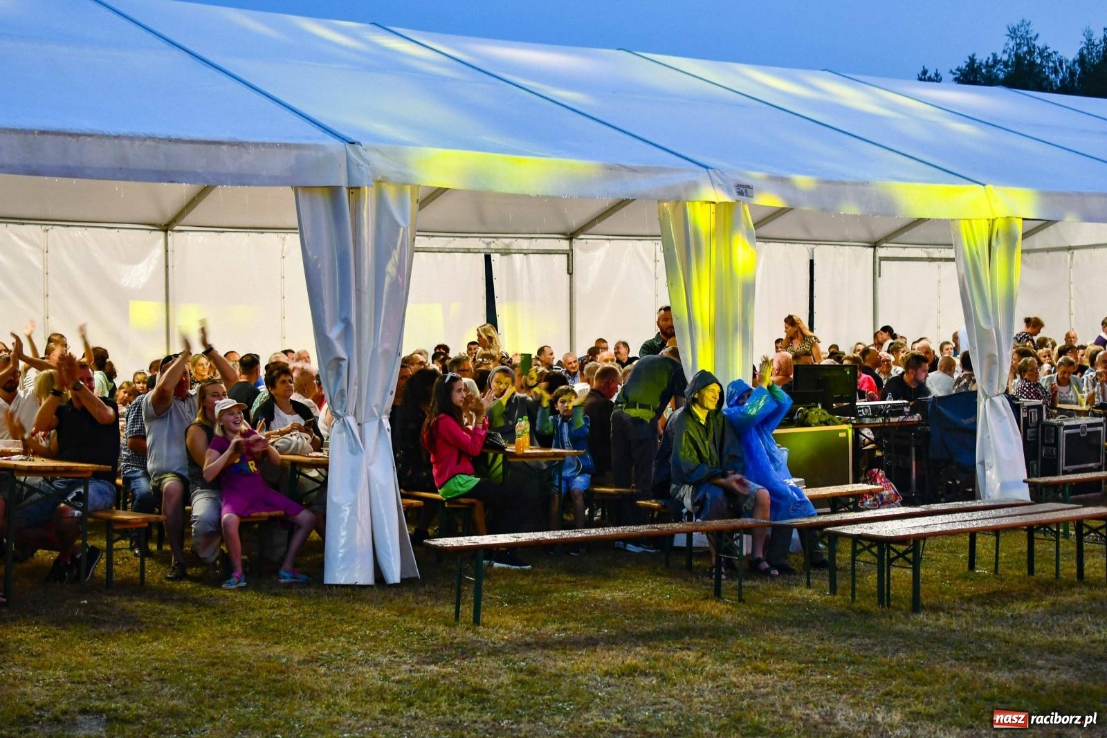 Zdjęcie w galerii na portalu naszraciborz.pl: Poloczek, Frele i The ThreeX. Festyn w Brzeziu wiadomości z regionu