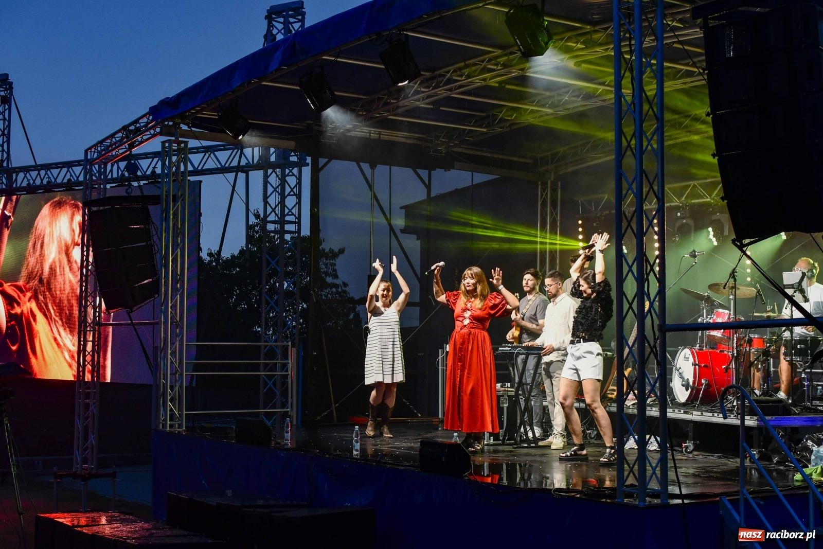 Zdjęcie w galerii na portalu naszraciborz.pl: Poloczek, Frele i The ThreeX. Festyn w Brzeziu wiadomości z regionu