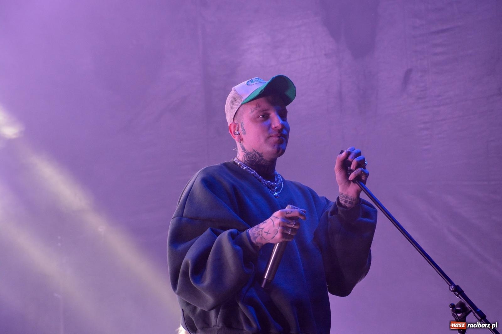 Zdjęcie w galerii na portalu naszraciborz.pl: SMOLASTY na zamku. Ulewa nie przestraszyła fanów wiadomości z regionu