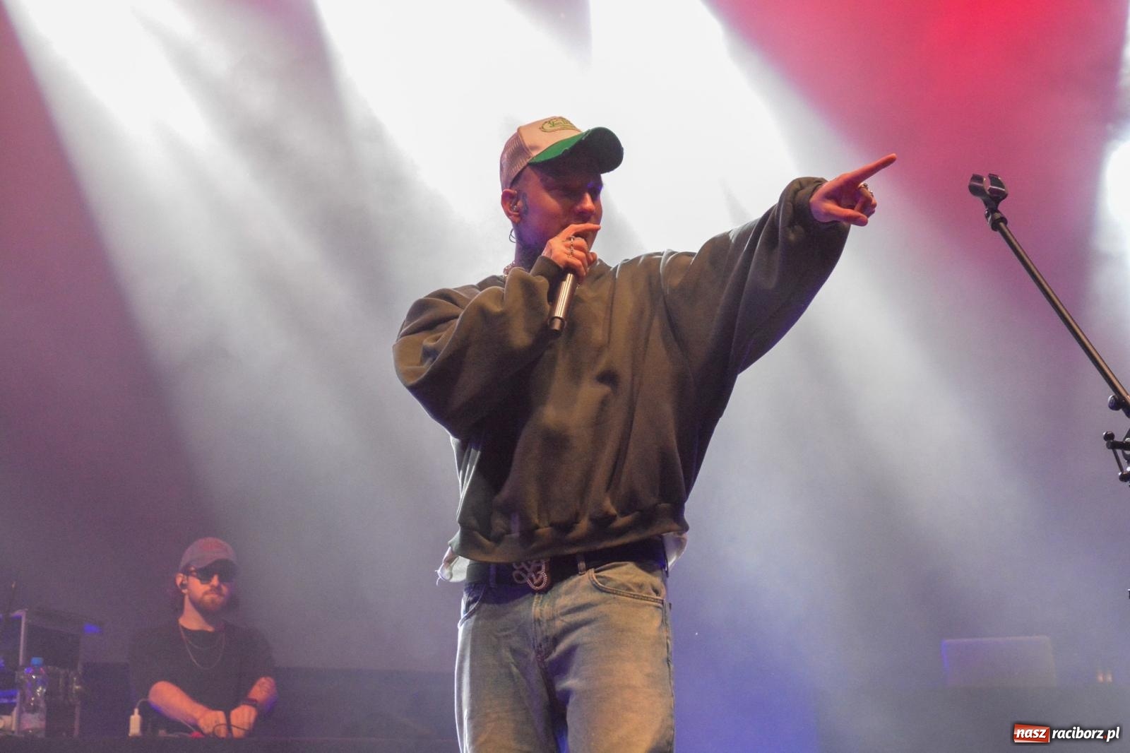 Zdjęcie w galerii na portalu naszraciborz.pl: SMOLASTY na zamku. Ulewa nie przestraszyła fanów wiadomości z regionu