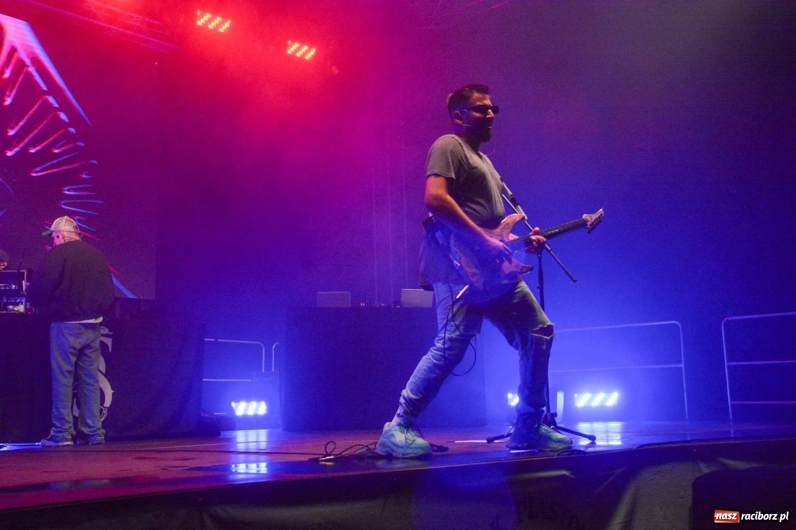 Zdjęcie w galerii na portalu naszraciborz.pl: SMOLASTY na zamku. Ulewa nie przestraszyła fanów wiadomości z regionu