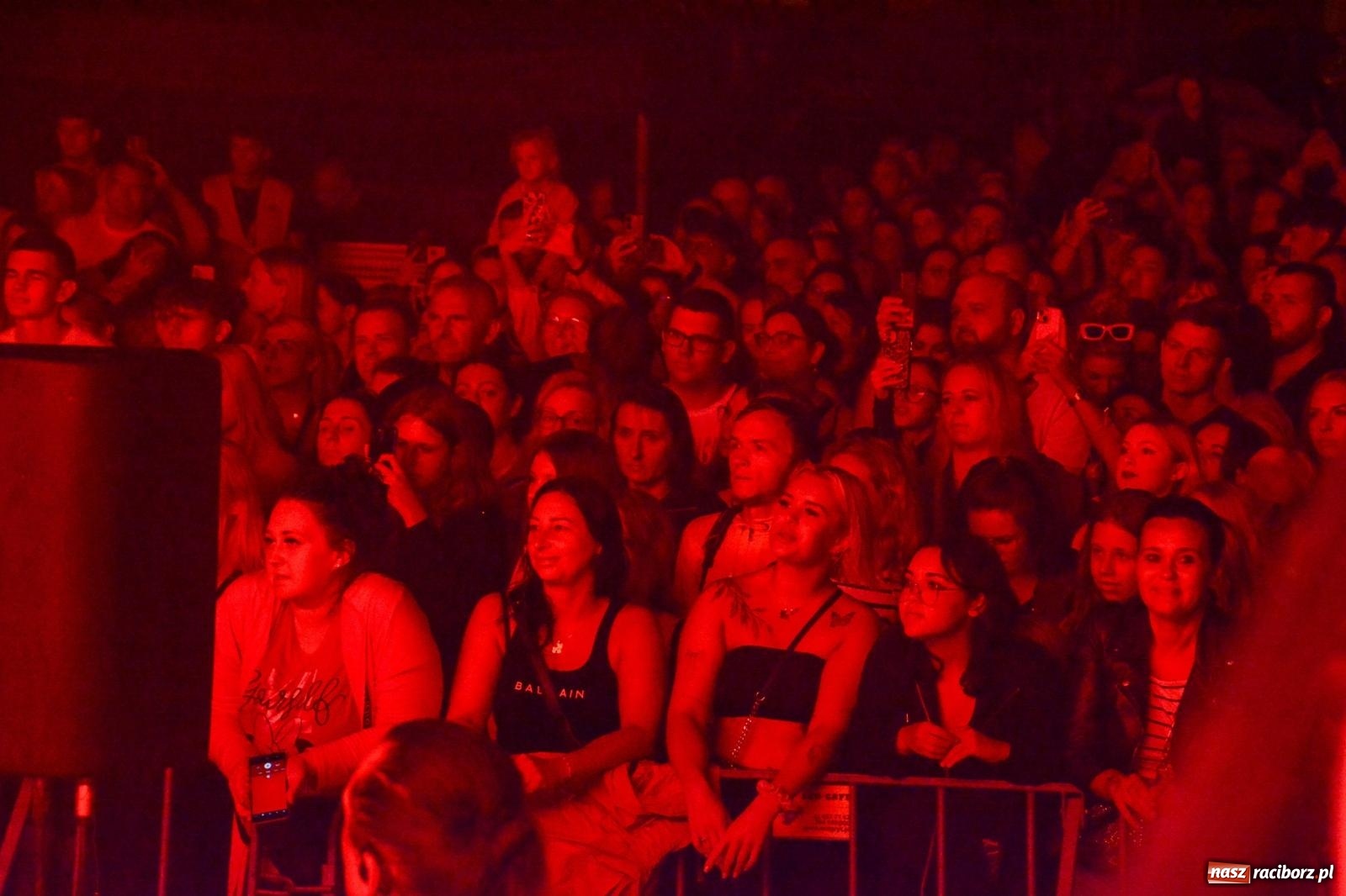 Zdjęcie w galerii na portalu naszraciborz.pl: SMOLASTY na zamku. Ulewa nie przestraszyła fanów wiadomości z regionu