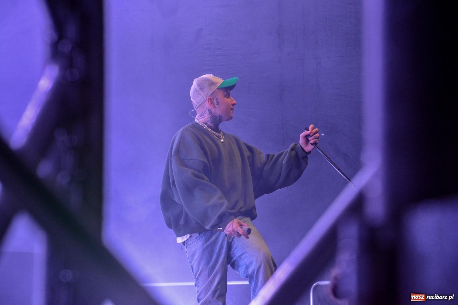 Zdjęcie w galerii na portalu naszraciborz.pl: SMOLASTY na zamku. Ulewa nie przestraszyła fanów wiadomości z regionu