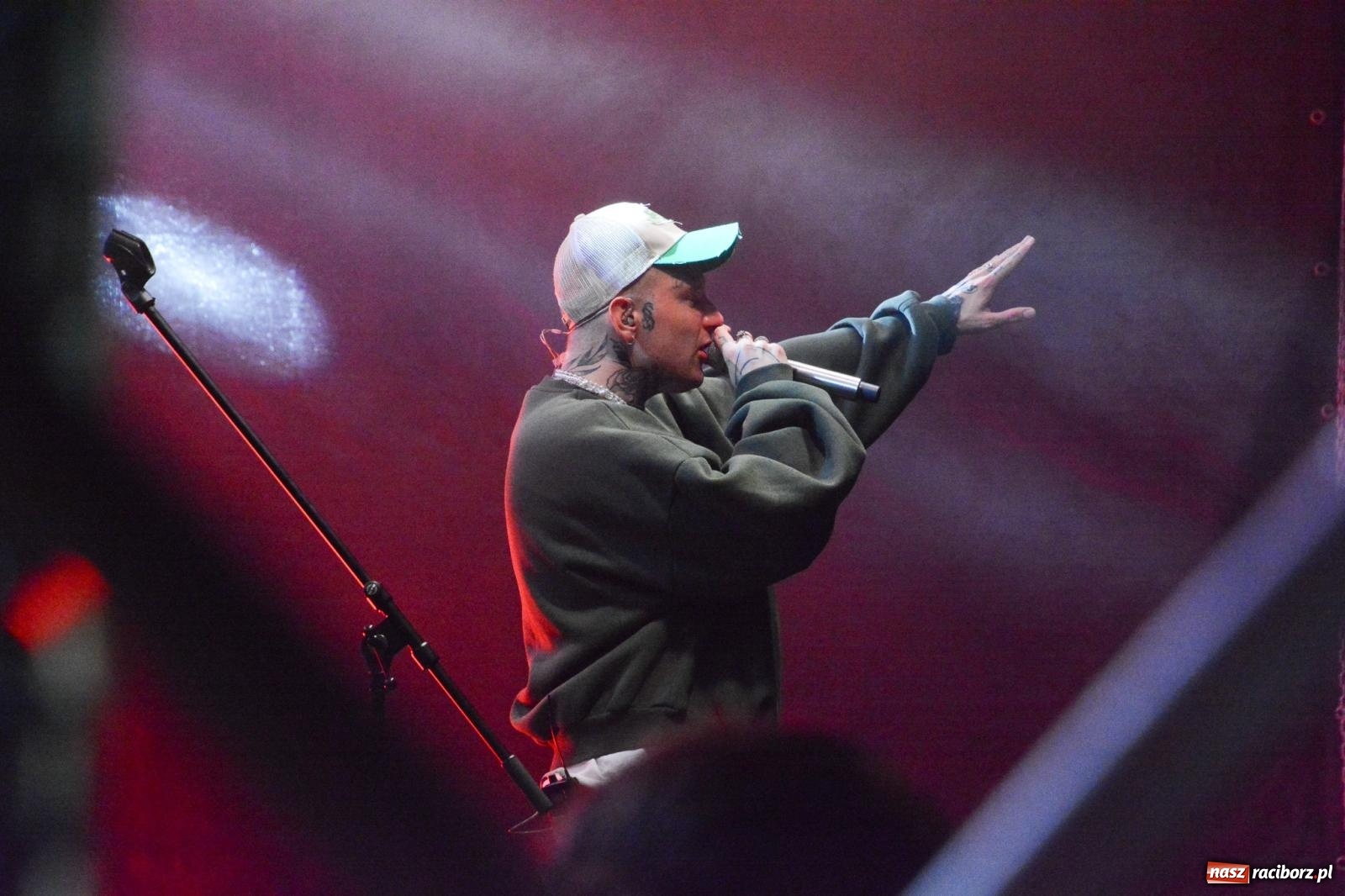 Zdjęcie w galerii na portalu naszraciborz.pl: SMOLASTY na zamku. Ulewa nie przestraszyła fanów wiadomości z regionu