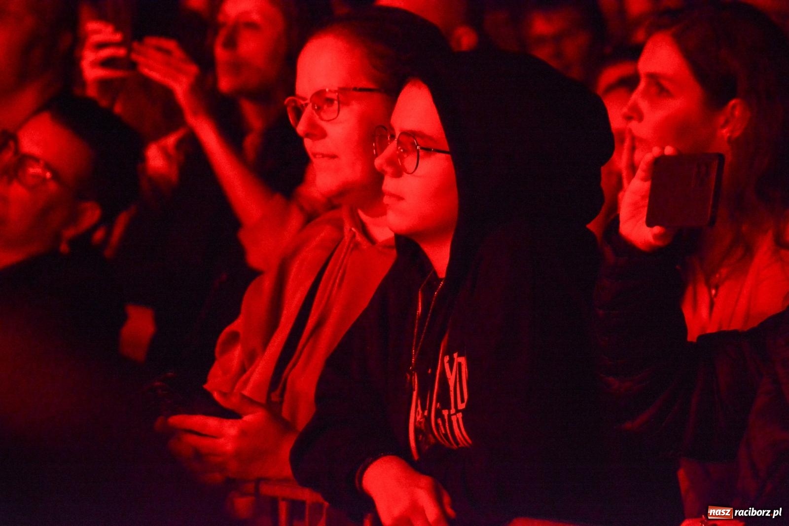 Zdjęcie w galerii na portalu naszraciborz.pl: SMOLASTY na zamku. Ulewa nie przestraszyła fanów wiadomości z regionu