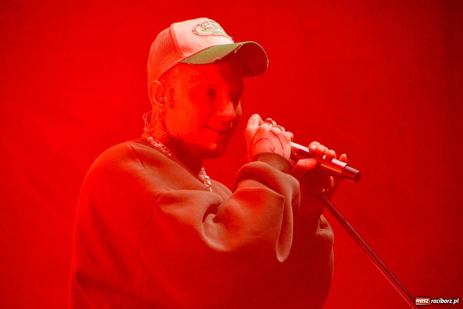 Zdjęcie w galerii na portalu naszraciborz.pl: SMOLASTY na zamku. Ulewa nie przestraszyła fanów wiadomości z regionu