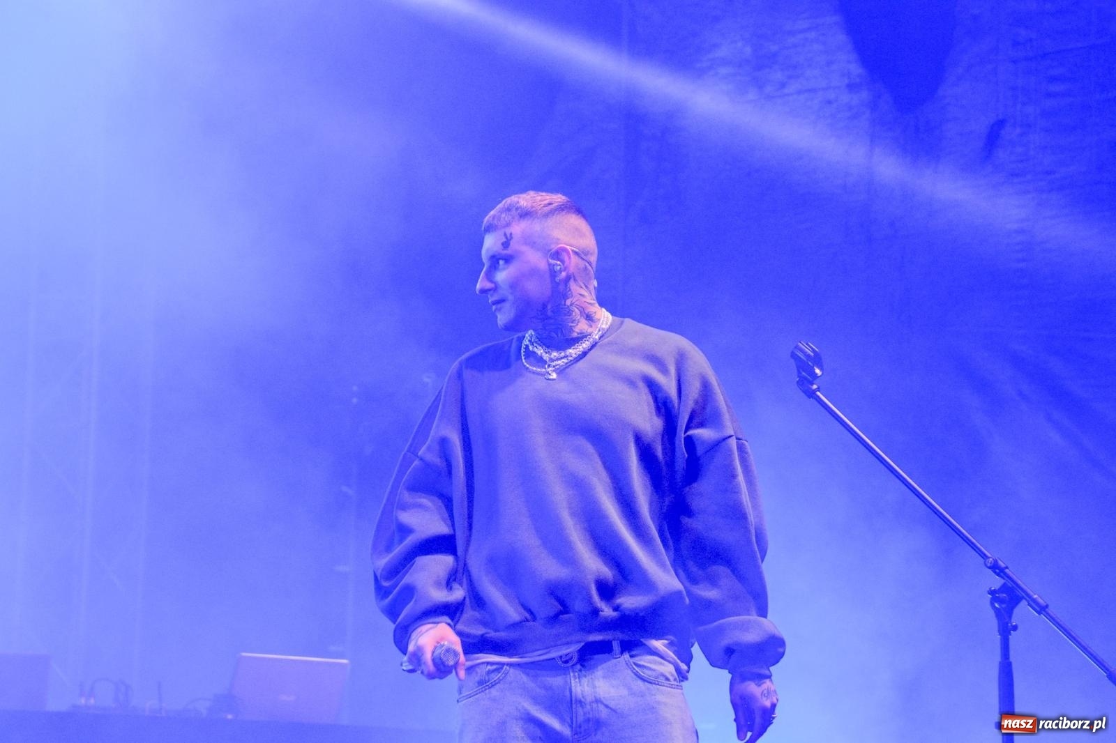 Zdjęcie w galerii na portalu naszraciborz.pl: SMOLASTY na zamku. Ulewa nie przestraszyła fanów wiadomości z regionu