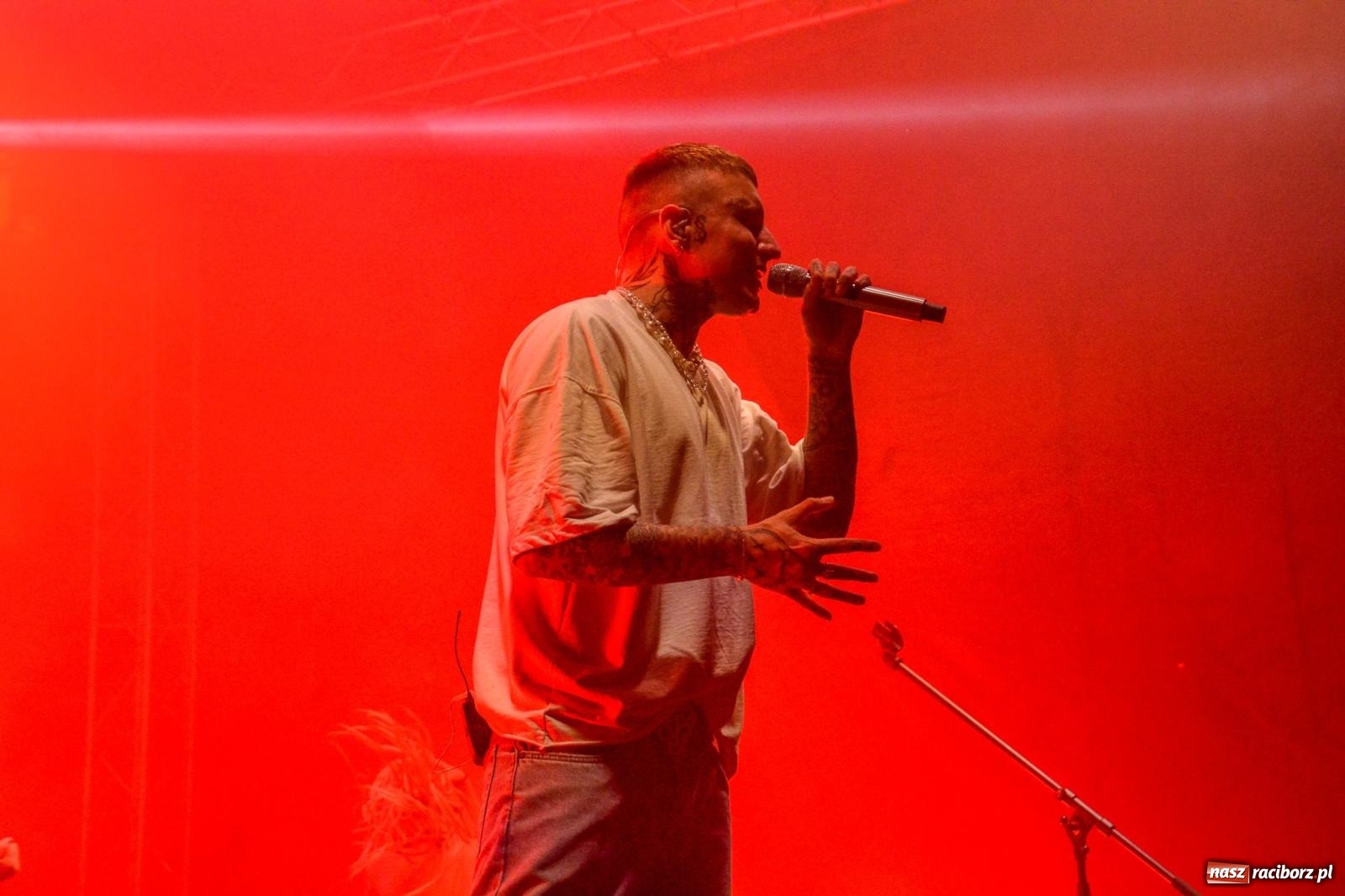 Zdjęcie w galerii na portalu naszraciborz.pl: SMOLASTY na zamku. Ulewa nie przestraszyła fanów wiadomości z regionu