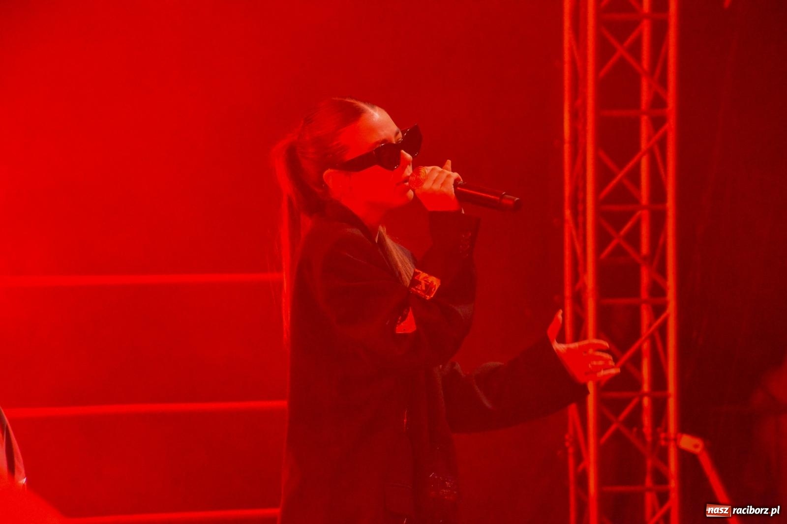 Zdjęcie w galerii na portalu naszraciborz.pl: SMOLASTY na zamku. Ulewa nie przestraszyła fanów wiadomości z regionu