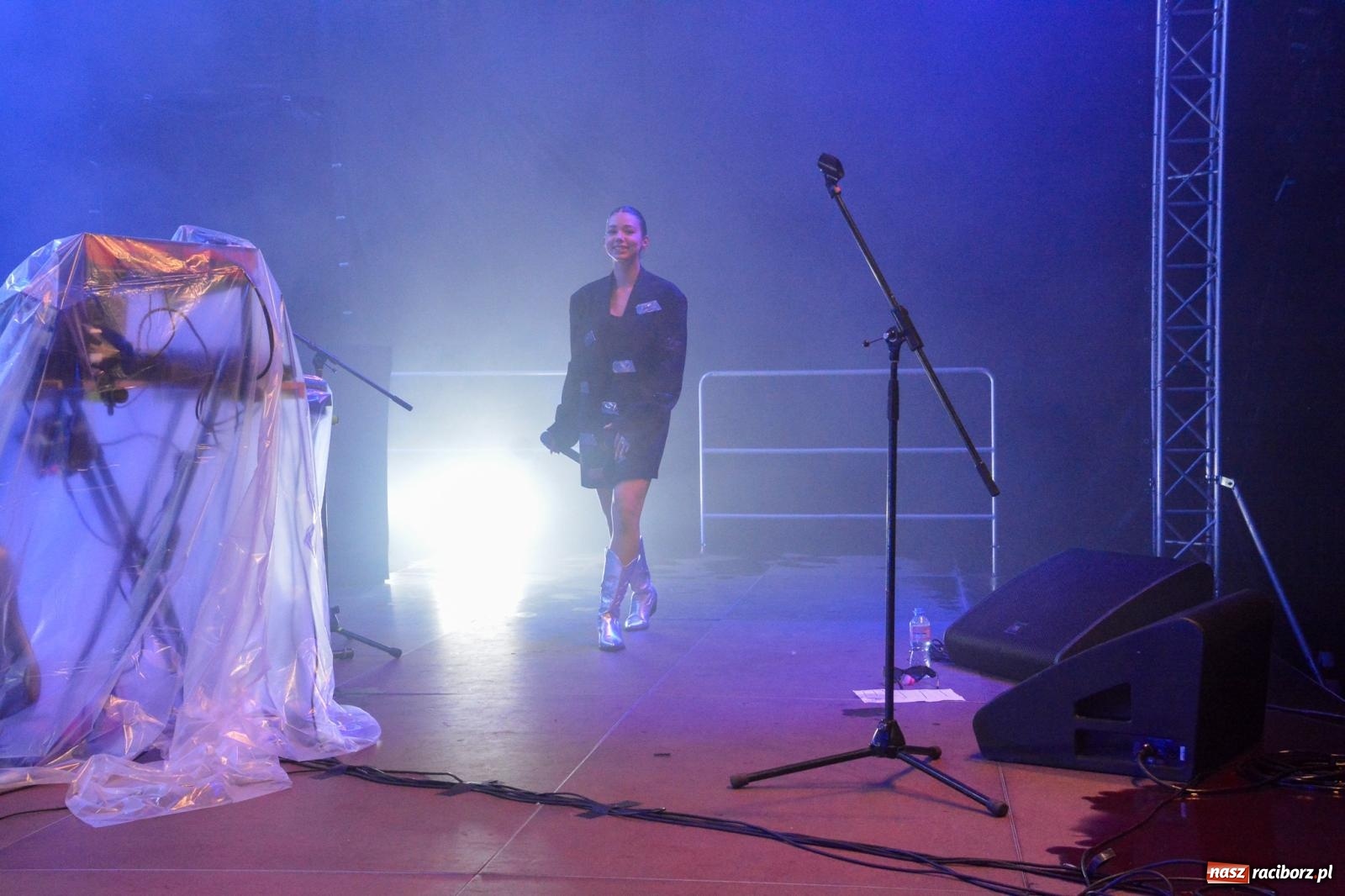 Zdjęcie w galerii na portalu naszraciborz.pl: SMOLASTY na zamku. Ulewa nie przestraszyła fanów wiadomości z regionu