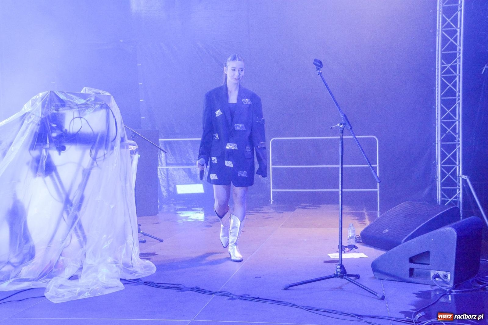 Zdjęcie w galerii na portalu naszraciborz.pl: SMOLASTY na zamku. Ulewa nie przestraszyła fanów wiadomości z regionu