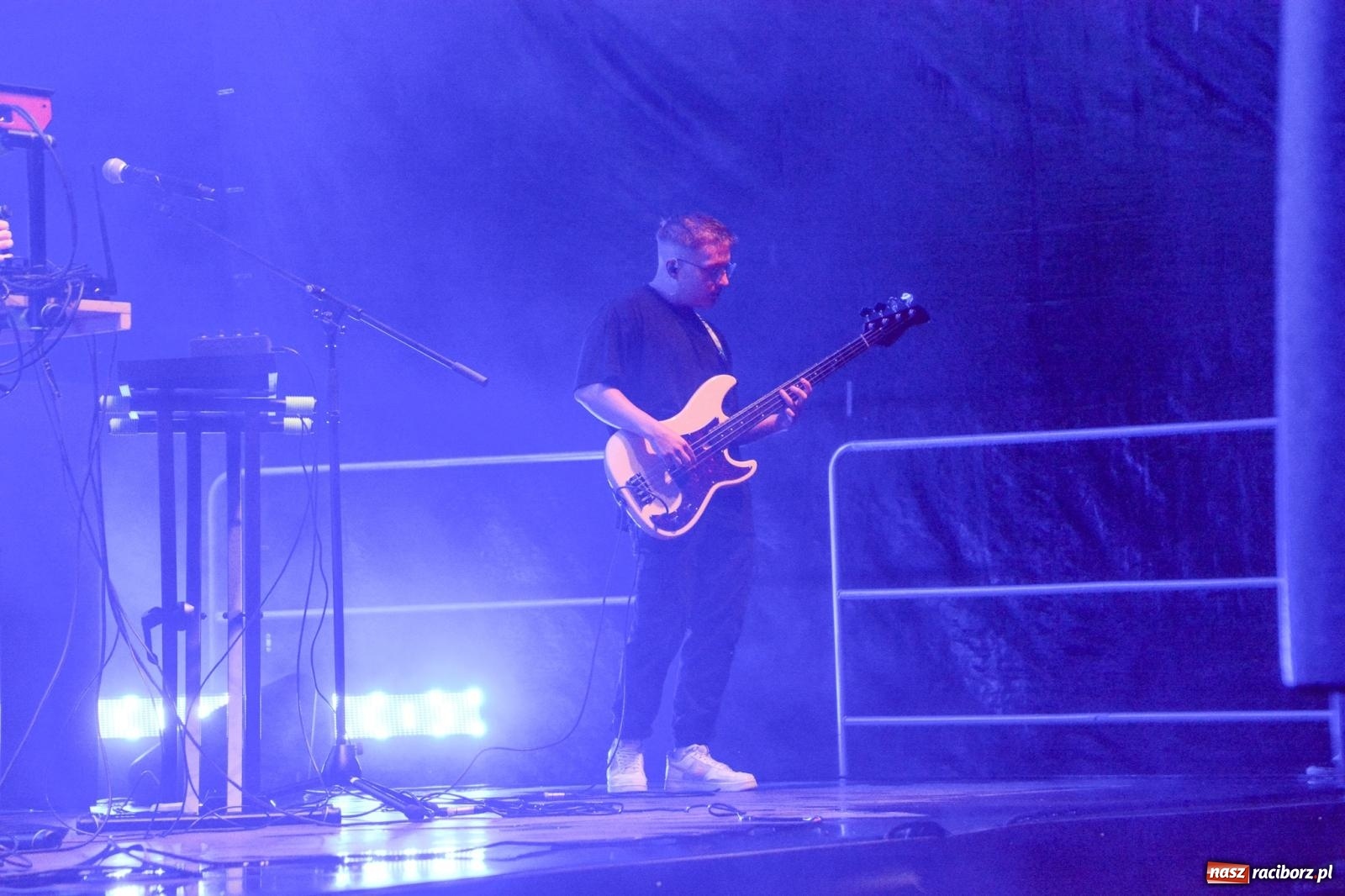 Zdjęcie w galerii na portalu naszraciborz.pl: SMOLASTY na zamku. Ulewa nie przestraszyła fanów wiadomości z regionu