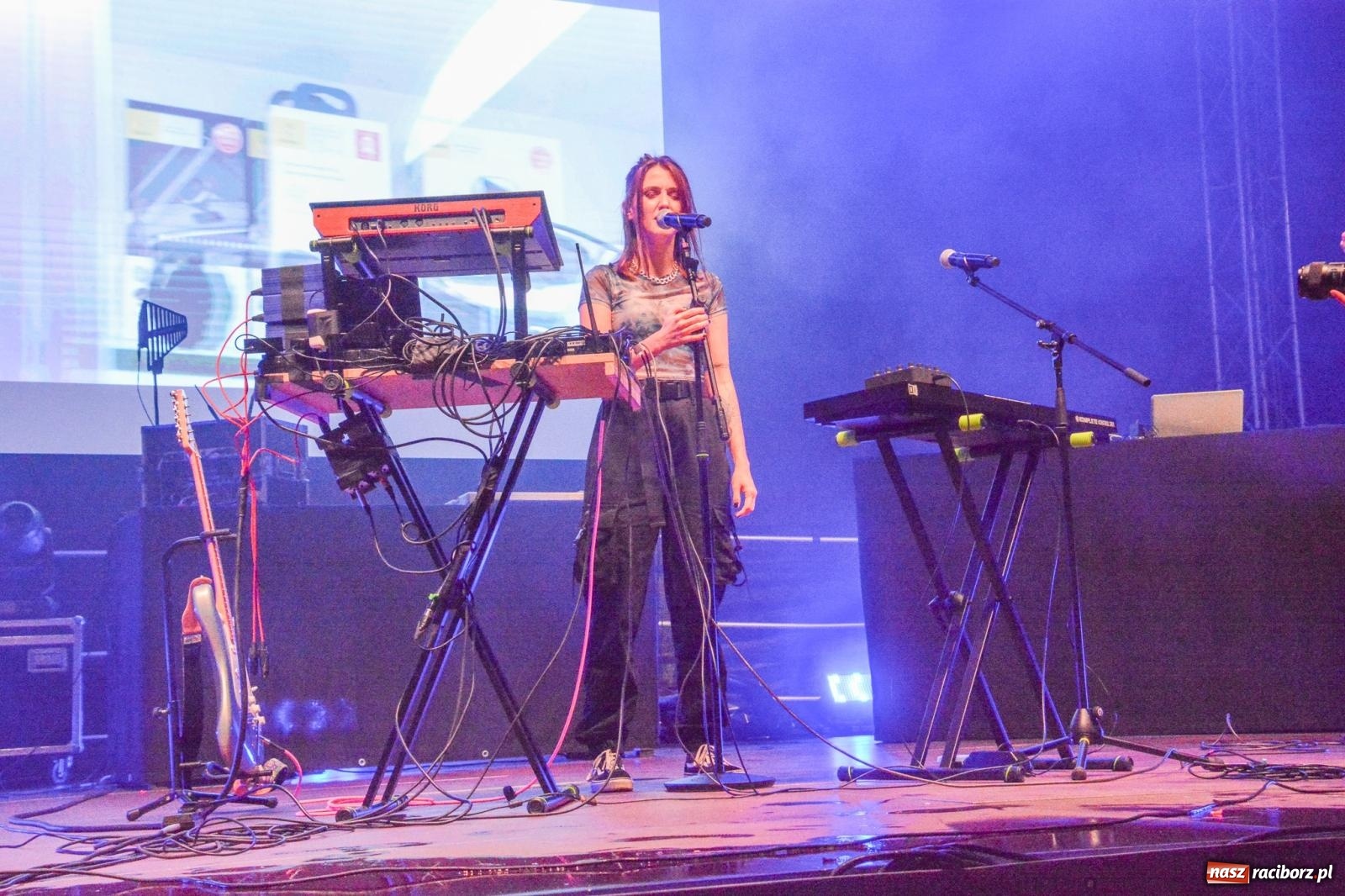 Zdjęcie w galerii na portalu naszraciborz.pl: SMOLASTY na zamku. Ulewa nie przestraszyła fanów wiadomości z regionu