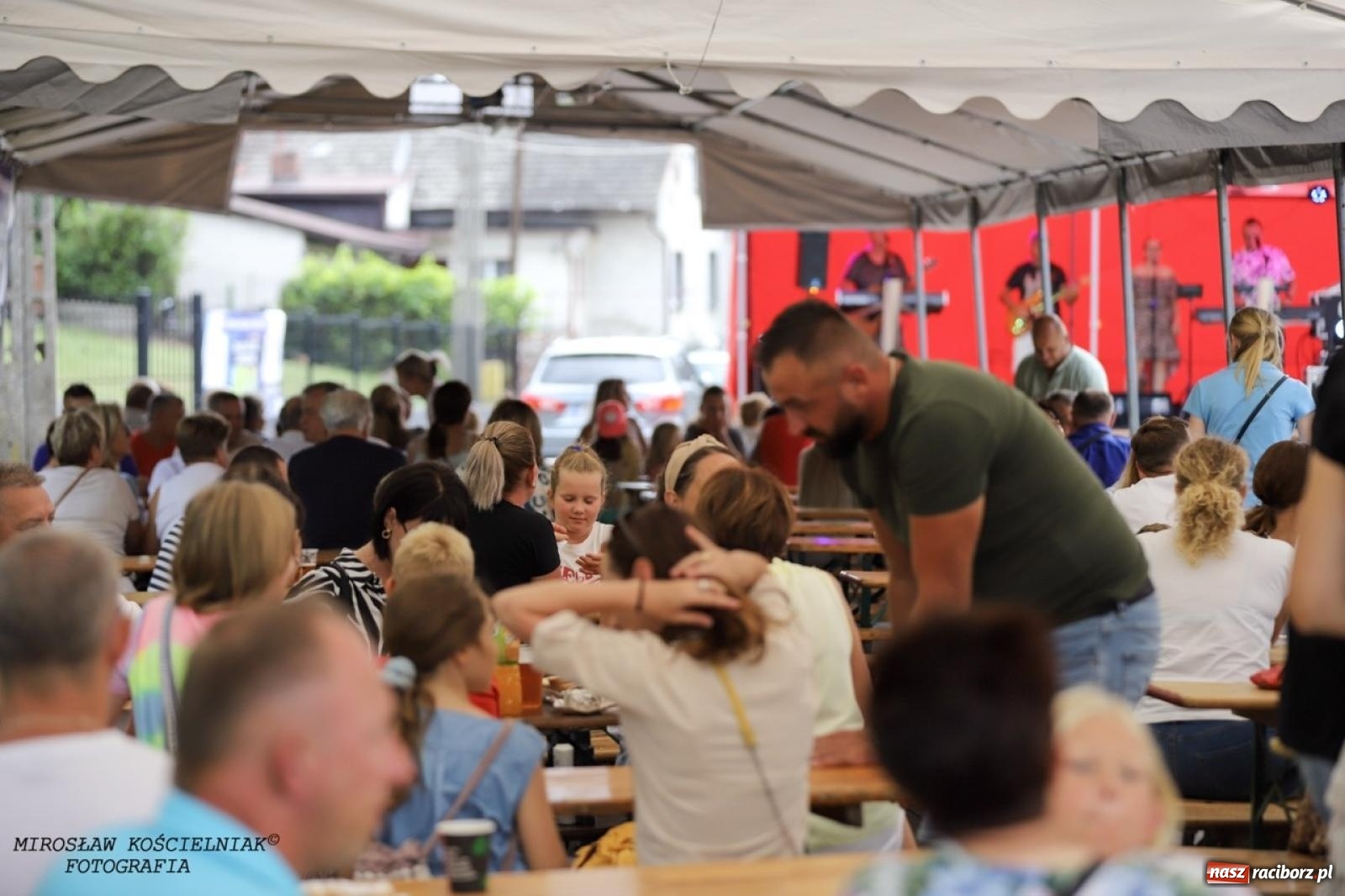 Zdjęcie w galerii na portalu naszraciborz.pl: Strażacy z Markowic z festynu pod remizą ruszyli do akcji [FOTO i WIDEO] wiadomości z regionu