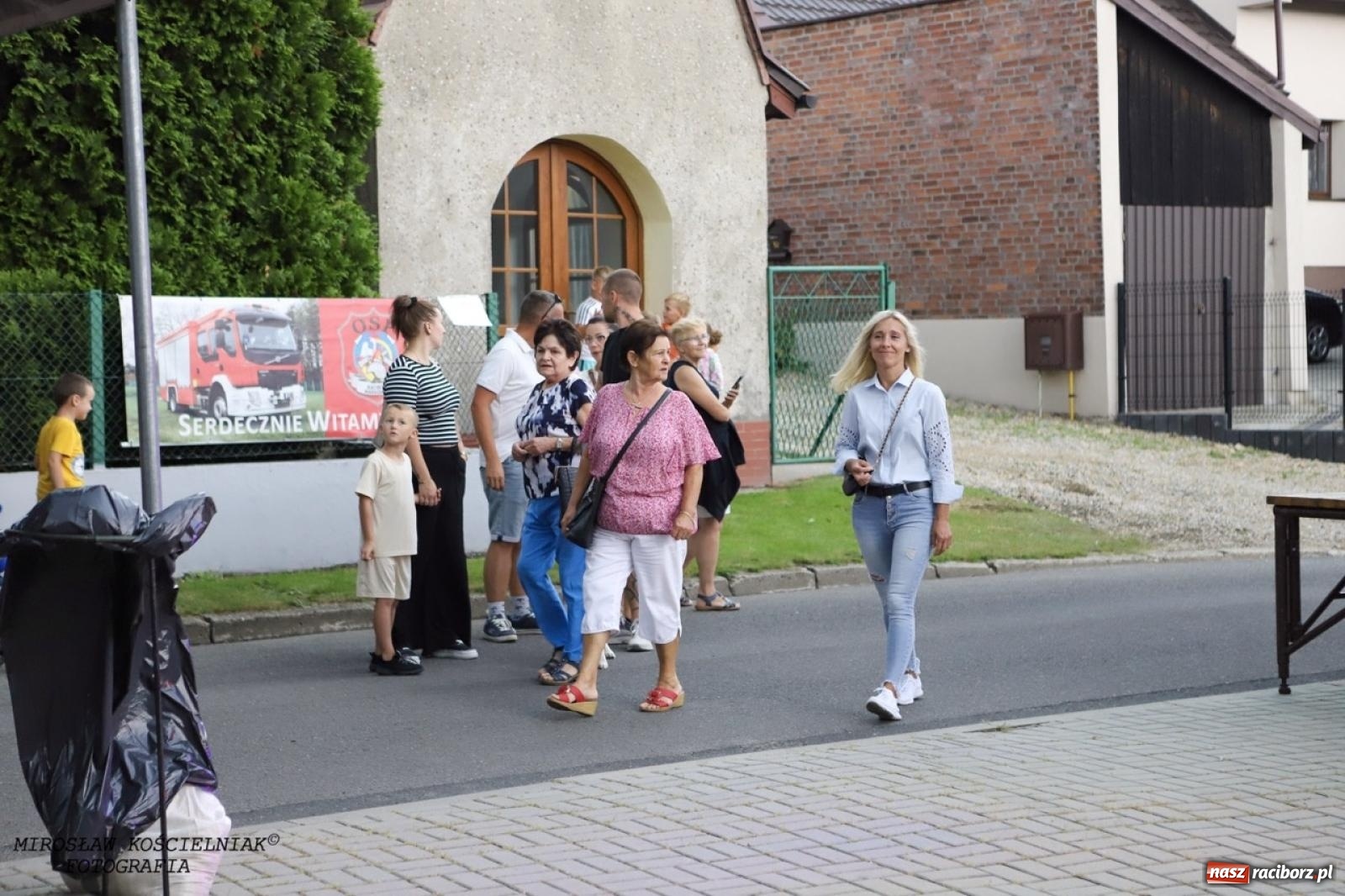 Zdjęcie w galerii na portalu naszraciborz.pl: Strażacy z Markowic z festynu pod remizą ruszyli do akcji [FOTO i WIDEO] wiadomości z regionu