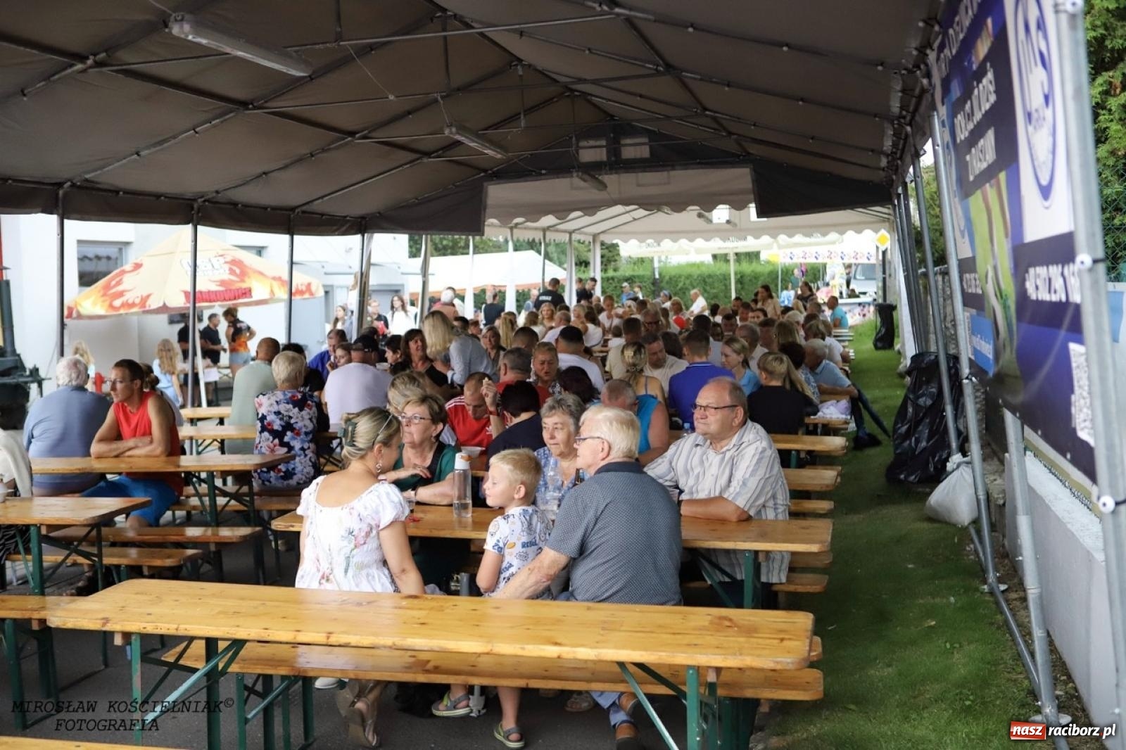 Zdjęcie w galerii na portalu naszraciborz.pl: Strażacy z Markowic z festynu pod remizą ruszyli do akcji [FOTO i WIDEO] wiadomości z regionu