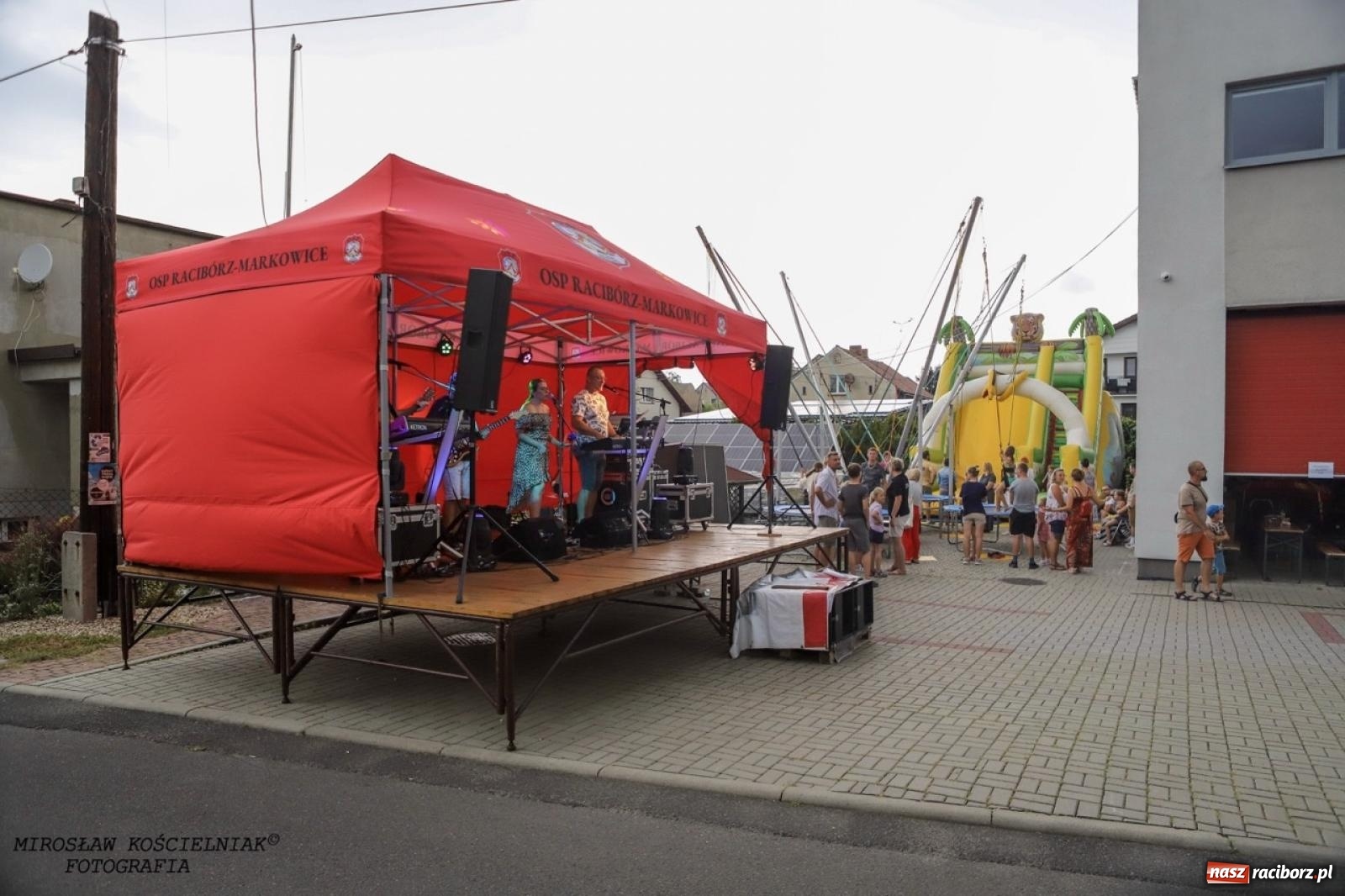 Zdjęcie w galerii na portalu naszraciborz.pl: Strażacy z Markowic z festynu pod remizą ruszyli do akcji [FOTO i WIDEO] wiadomości z regionu
